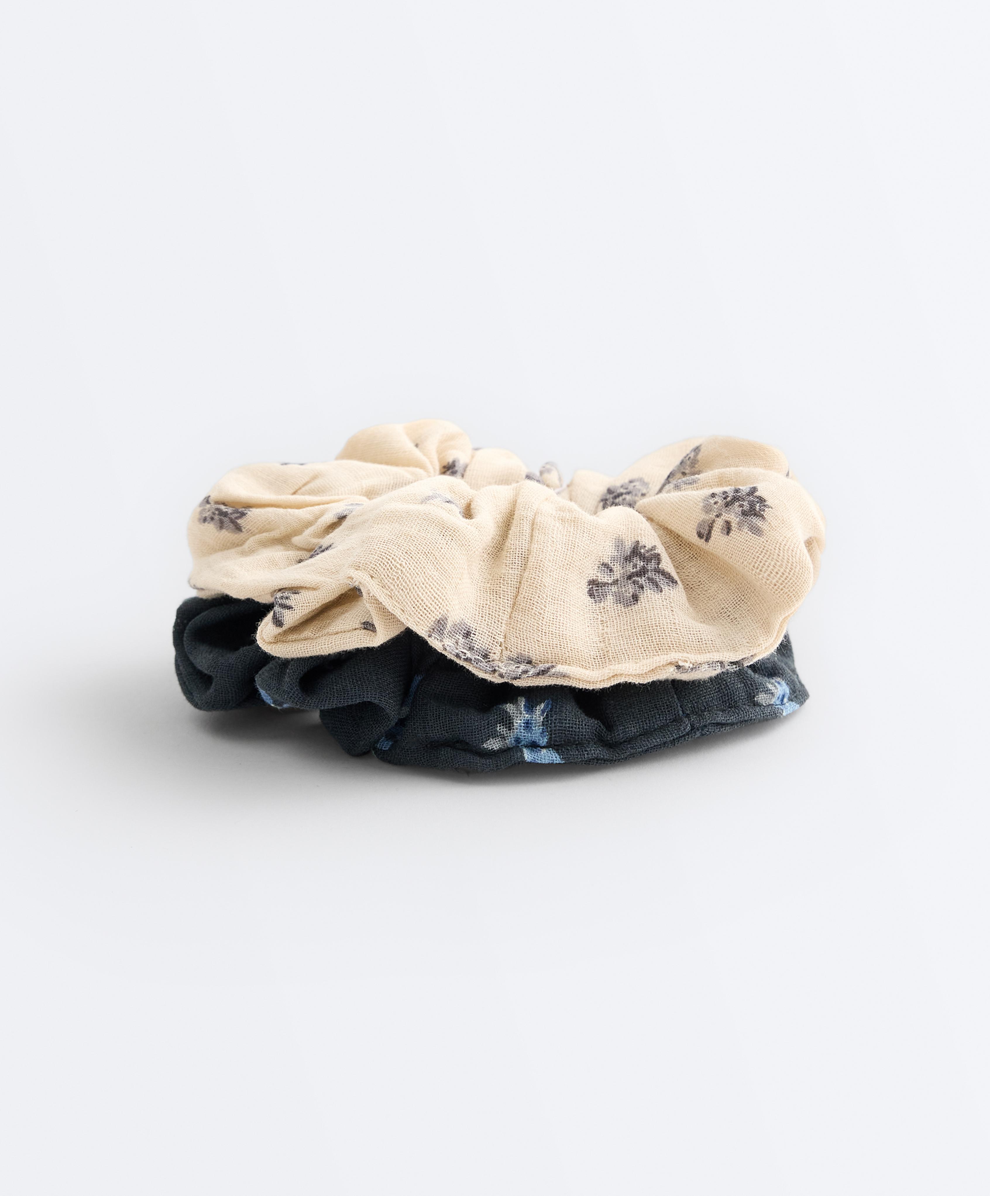 2 floral 100% cotton scrunchies — WASHED BLUE