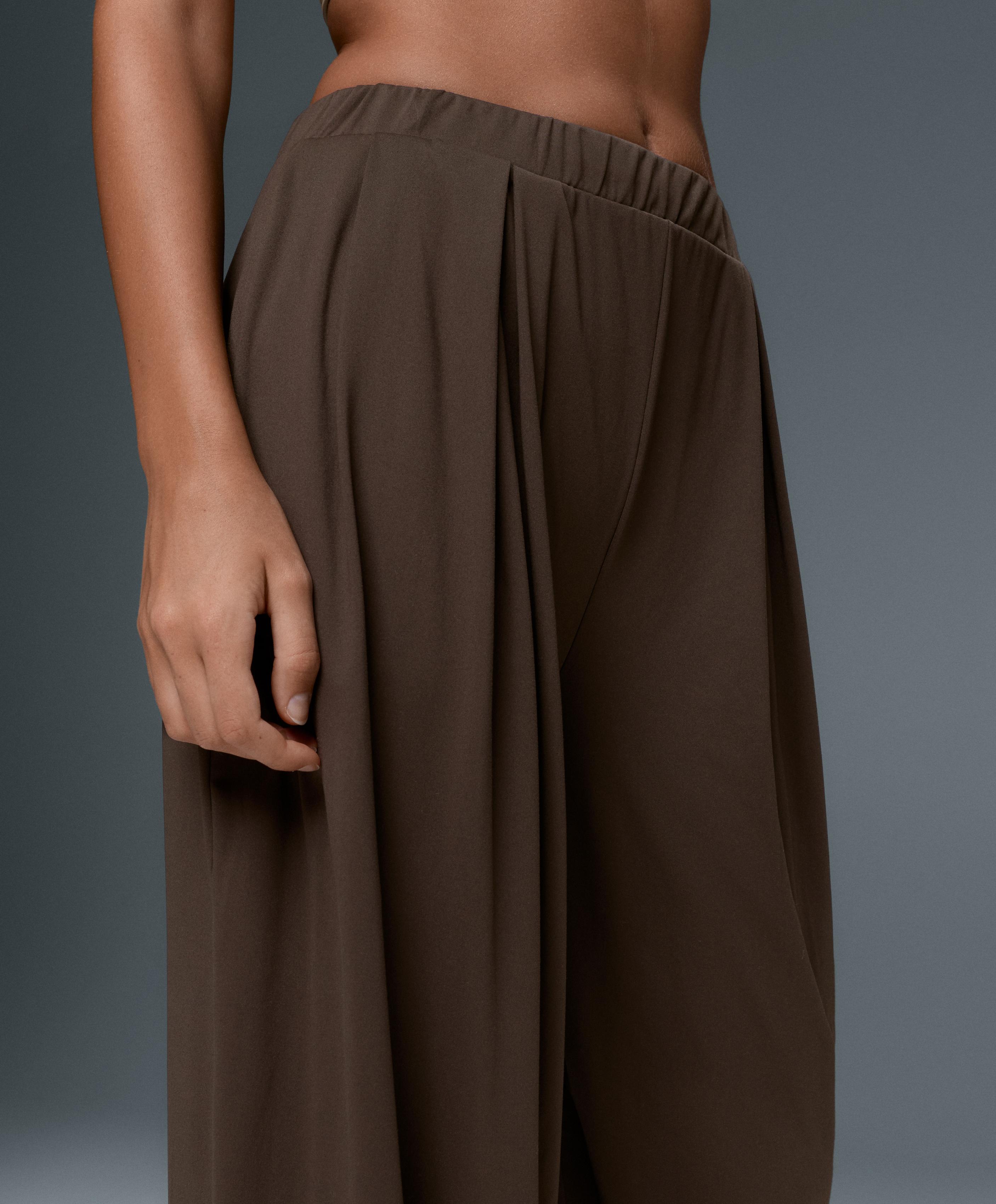 Comfortlux high-waisted pleated joggers — BROWN