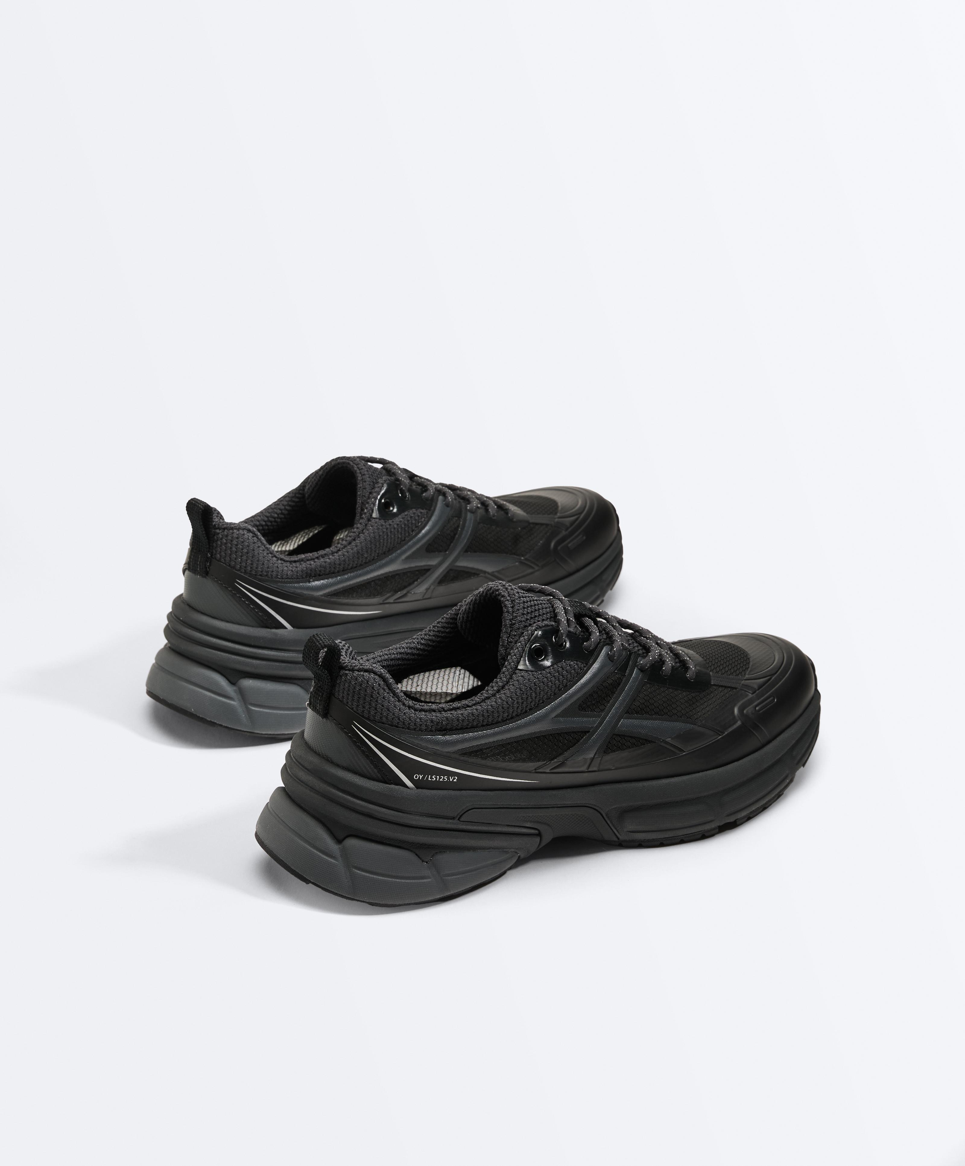 Running-style trainers — BLACK