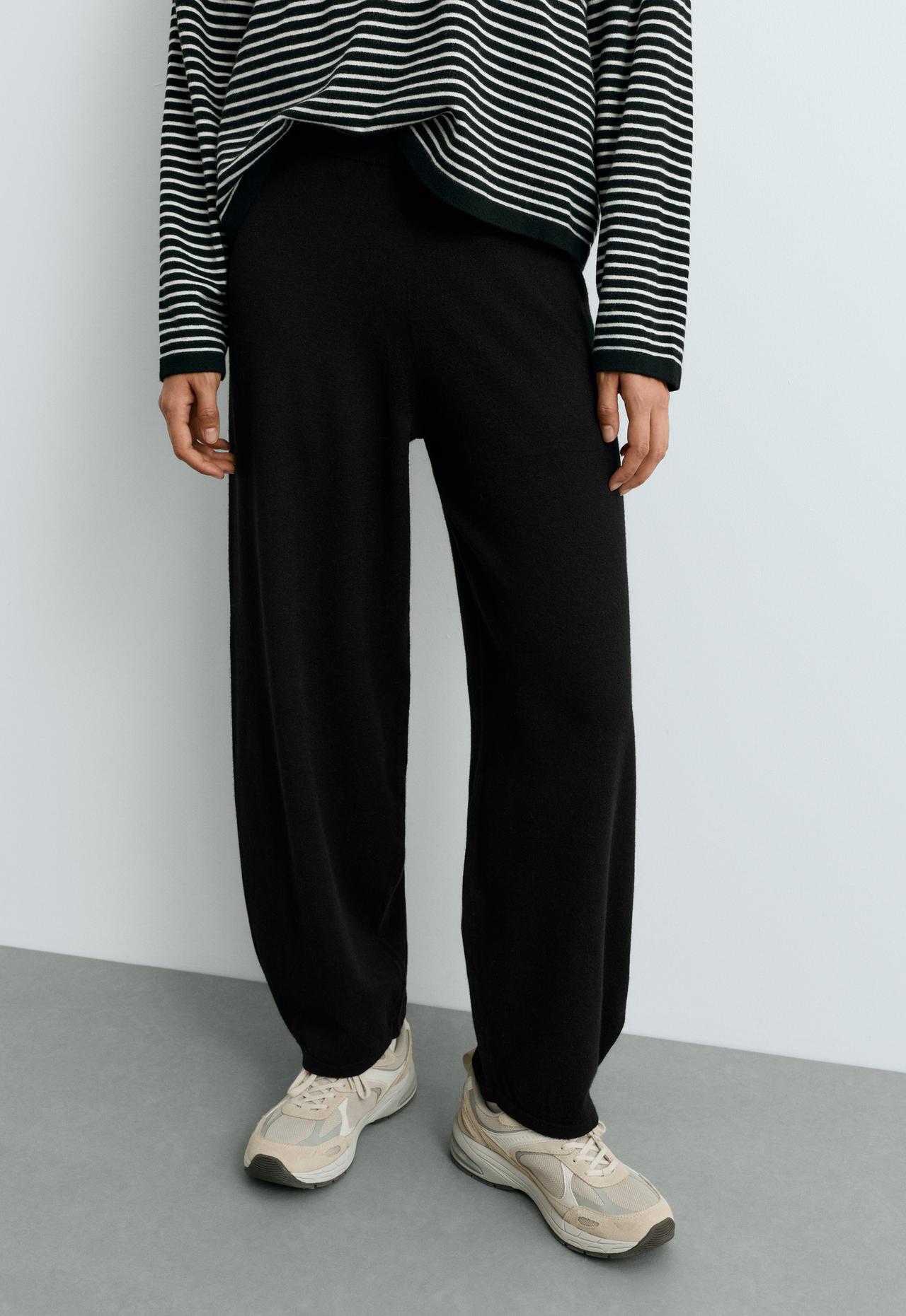 Balloon fluid-knit trousers — BLACK