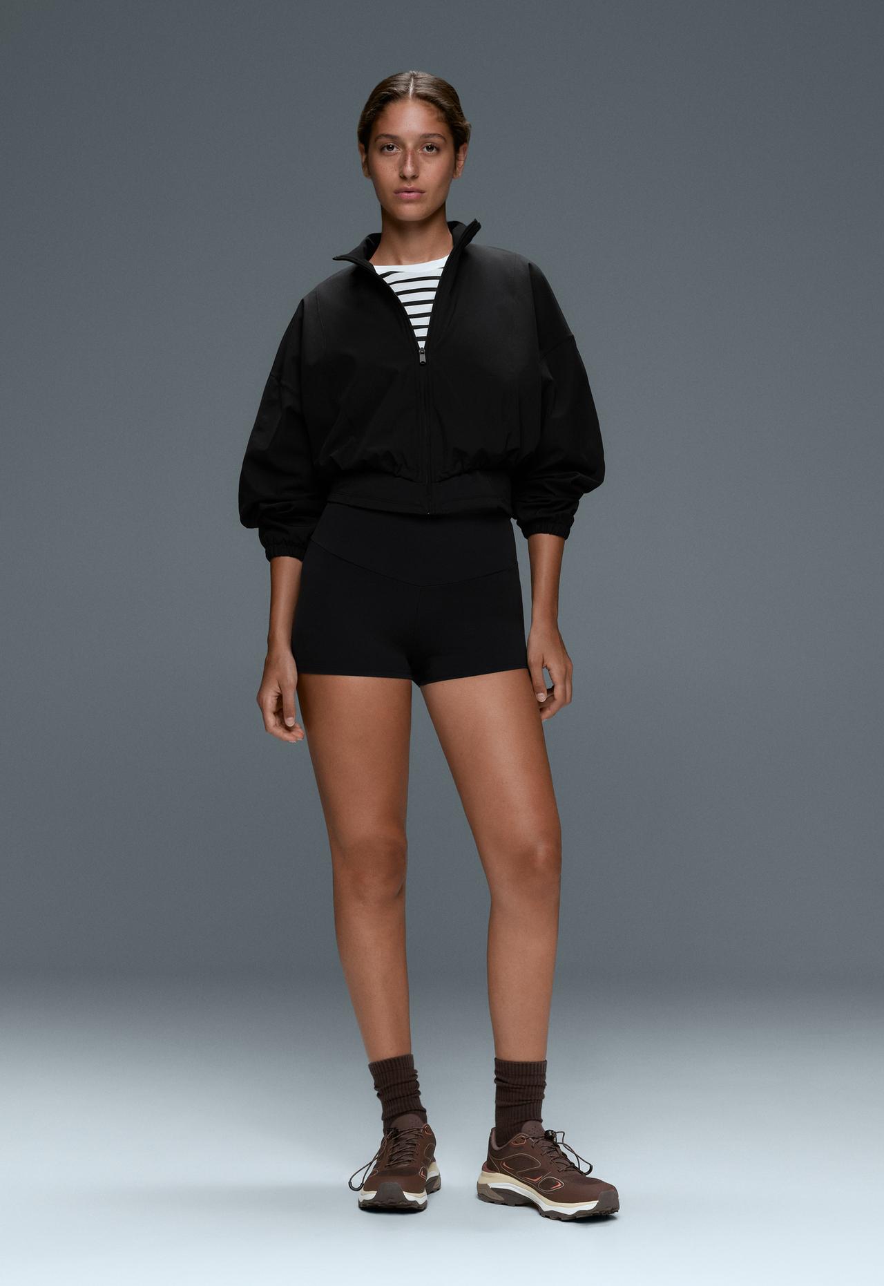 Comfortlux high-rise 5cm hot pants — BLACK