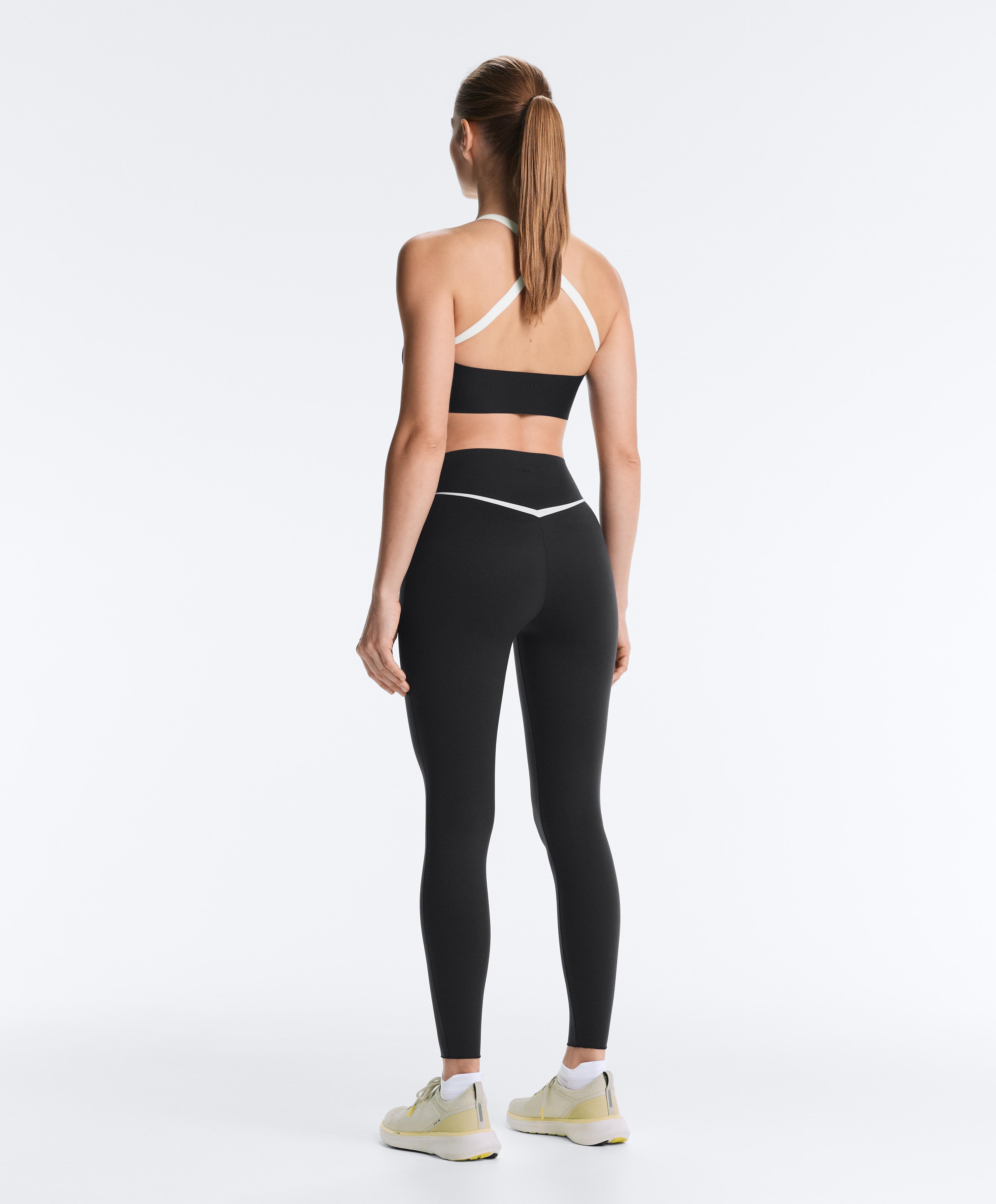 Perfect-adapt medium-support contrast sports bra — BLACK