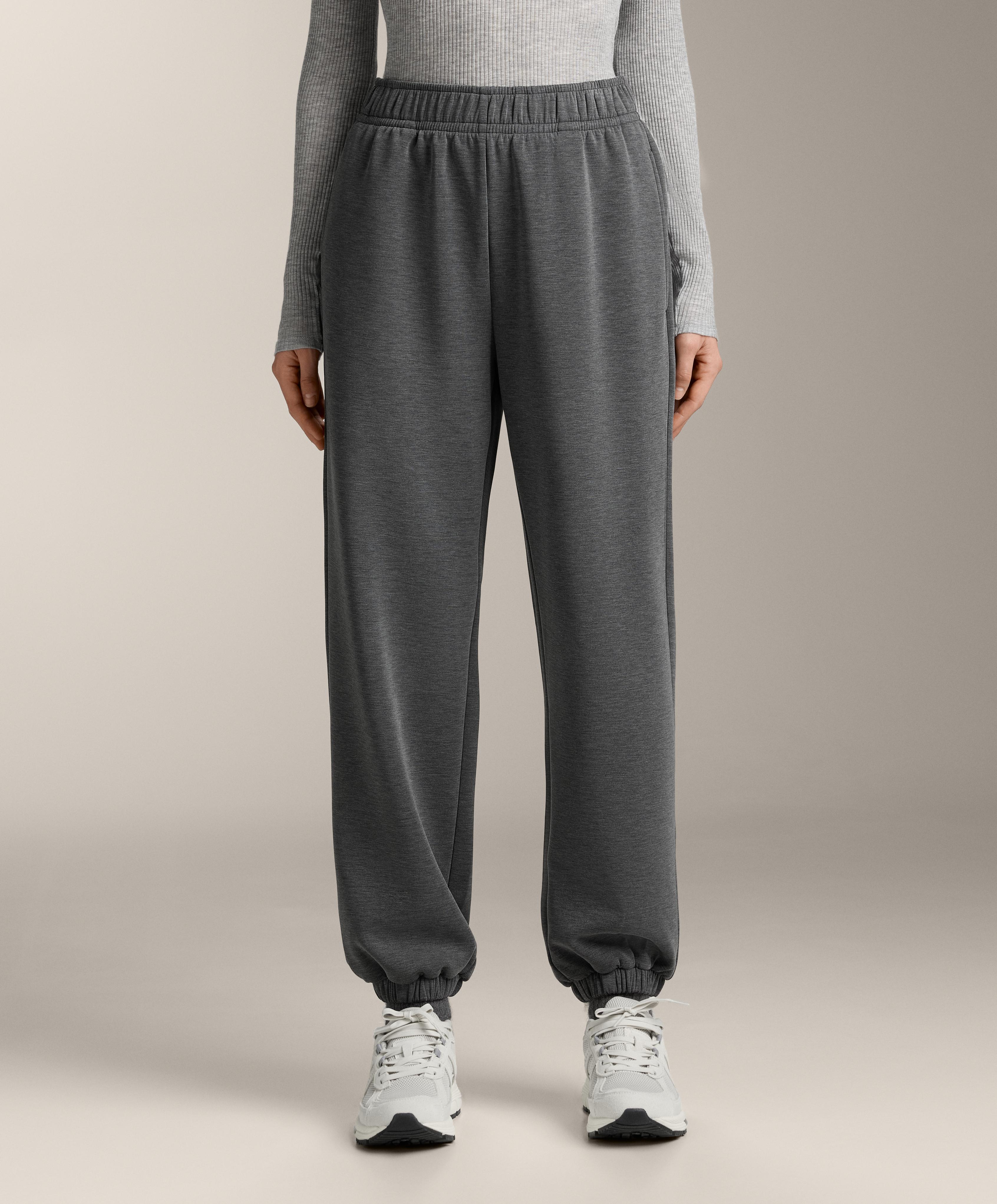 Брюки-джоггеры из меланжевой ткани с модалом и начесом Брюки-джоггеры из меланжевой ткани с модалом и начесом