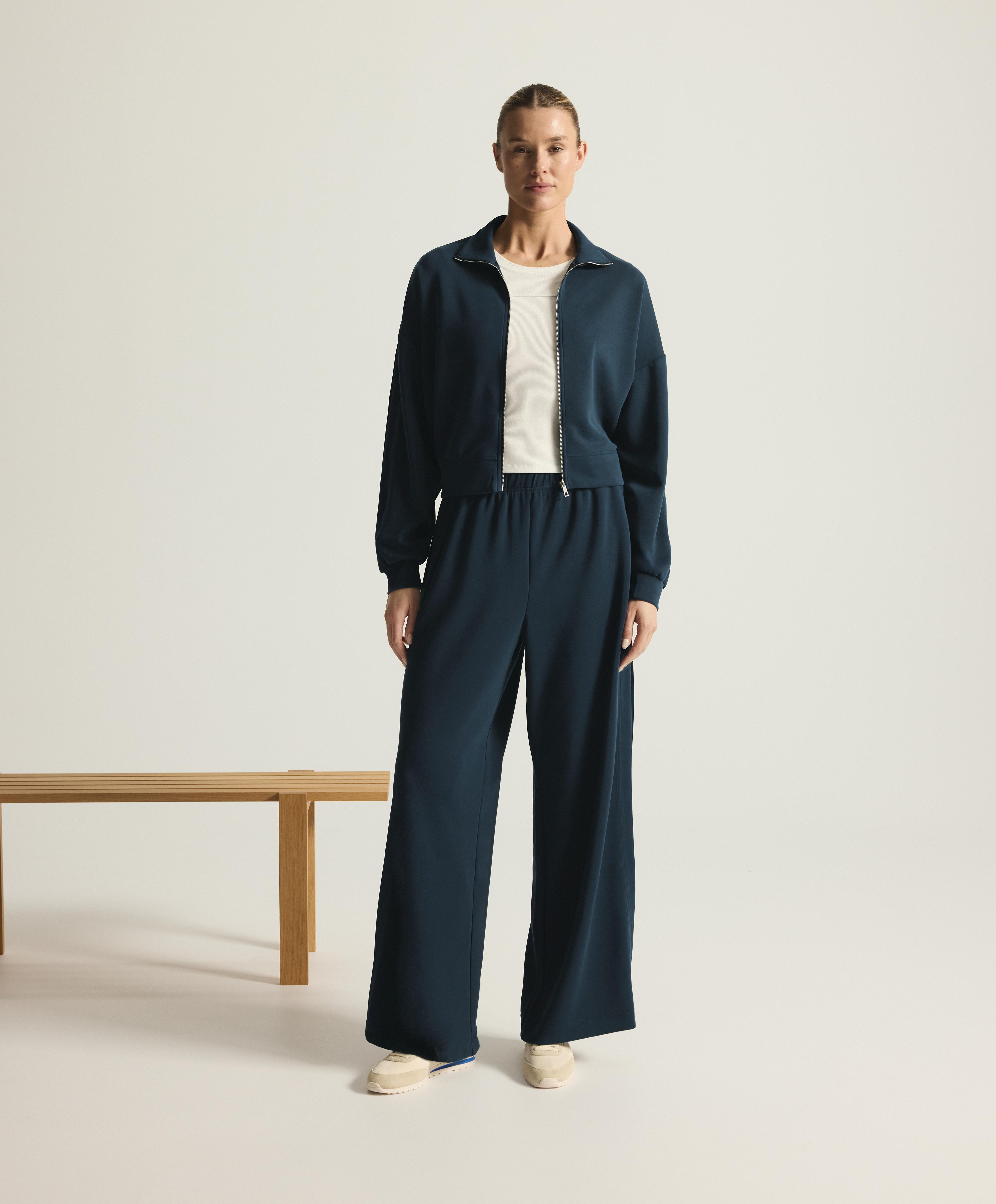 Contrast side pleat jacket with soft-touch modal