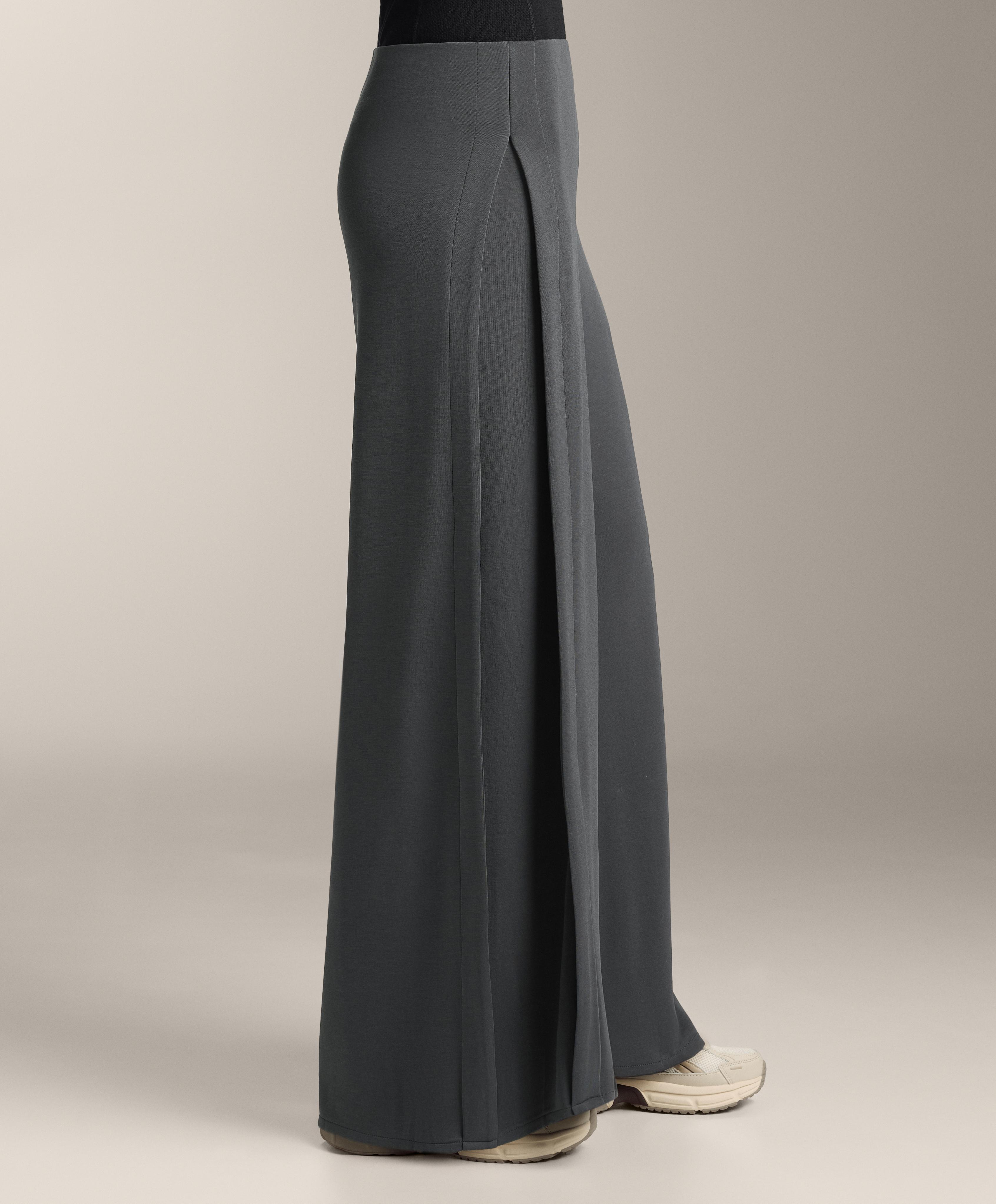 Soft-touch wide-leg trousers with side pleat and modal