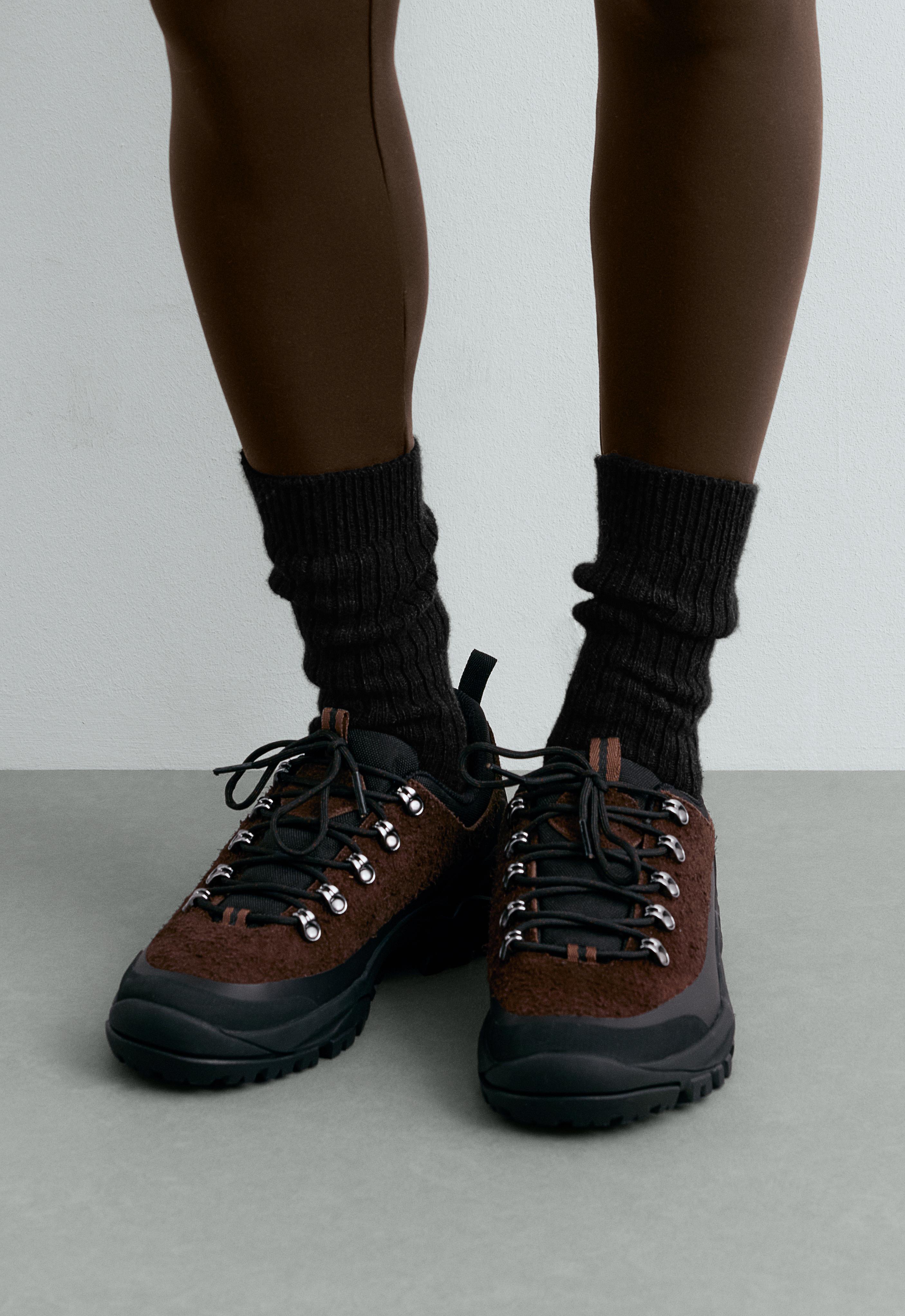 Classic socks in 18% cashmere 8% wool — BLACK