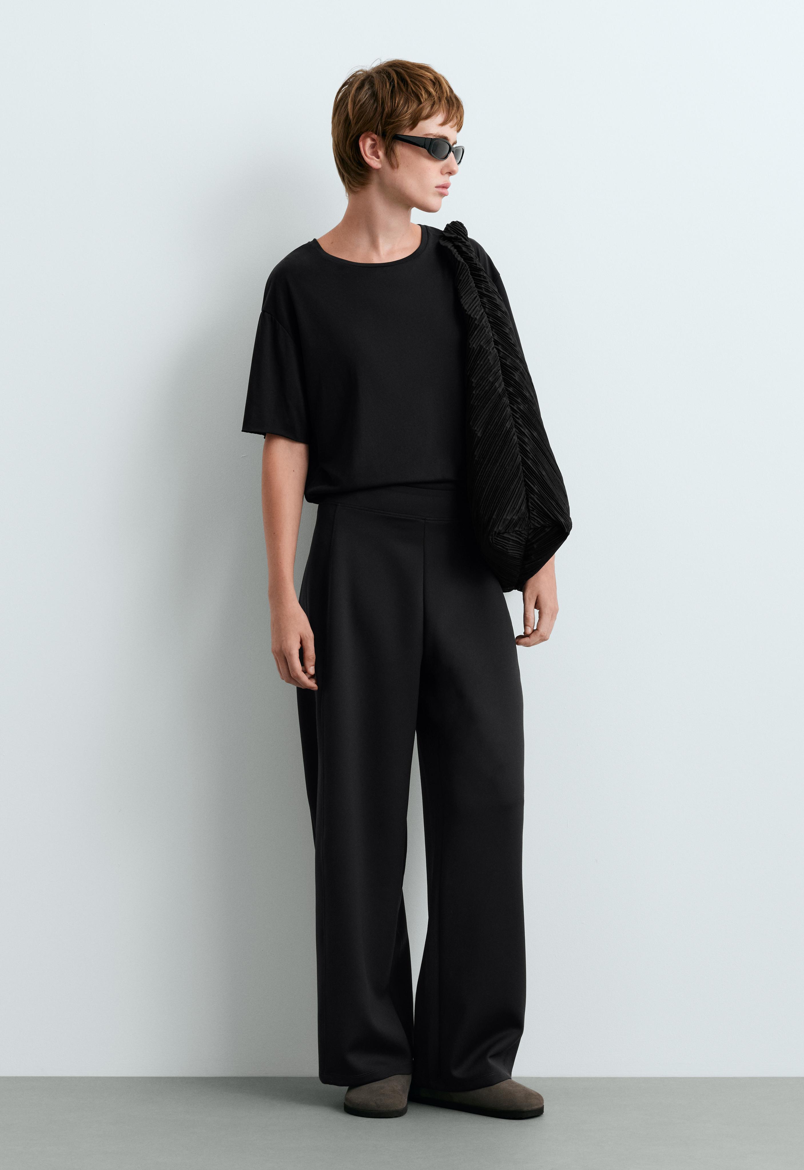 Neoprene-effect high rise cocoon trousers Neoprene-effect high rise cocoon trousers