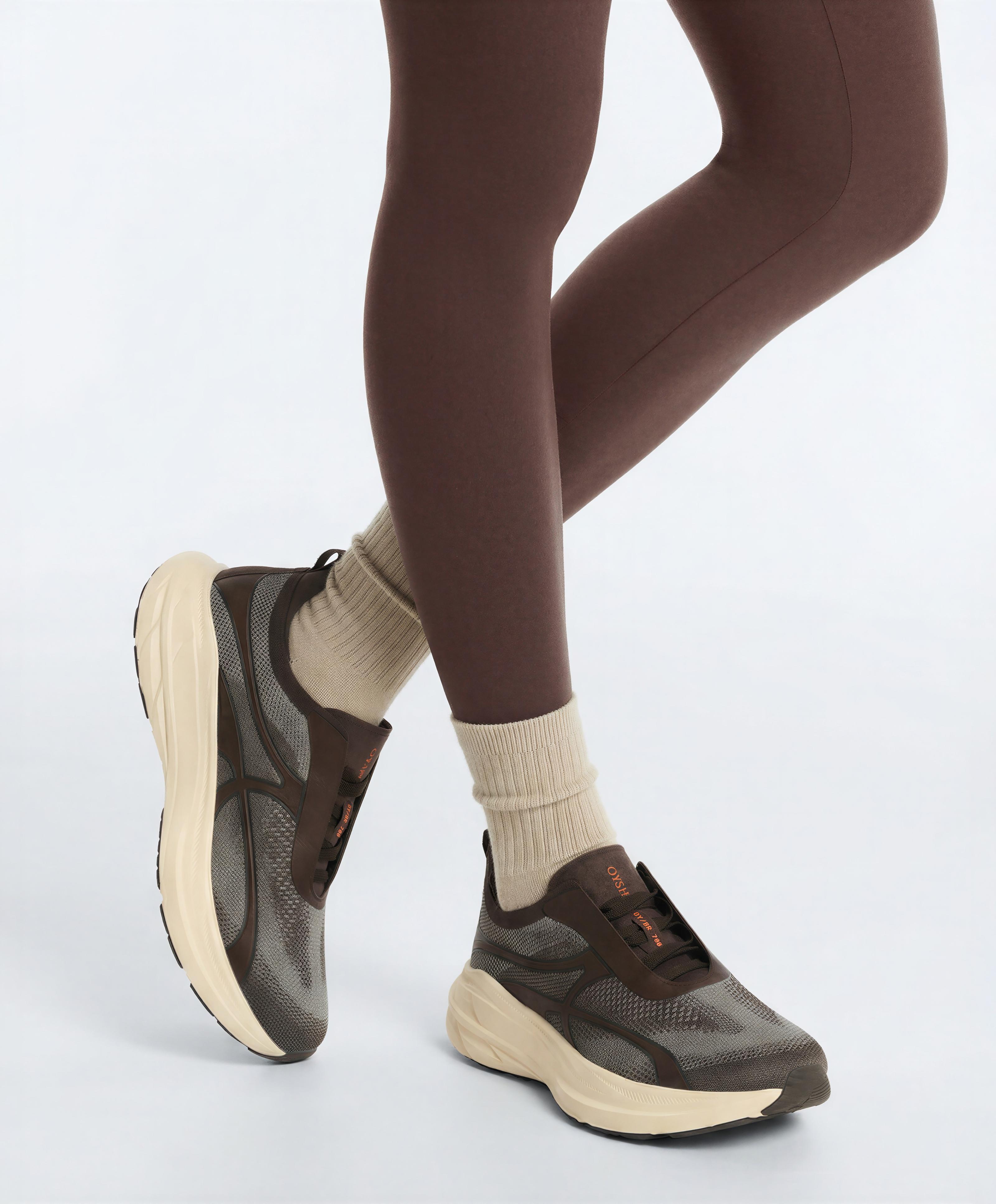 Running trainers OY/BR 700 — BROWN