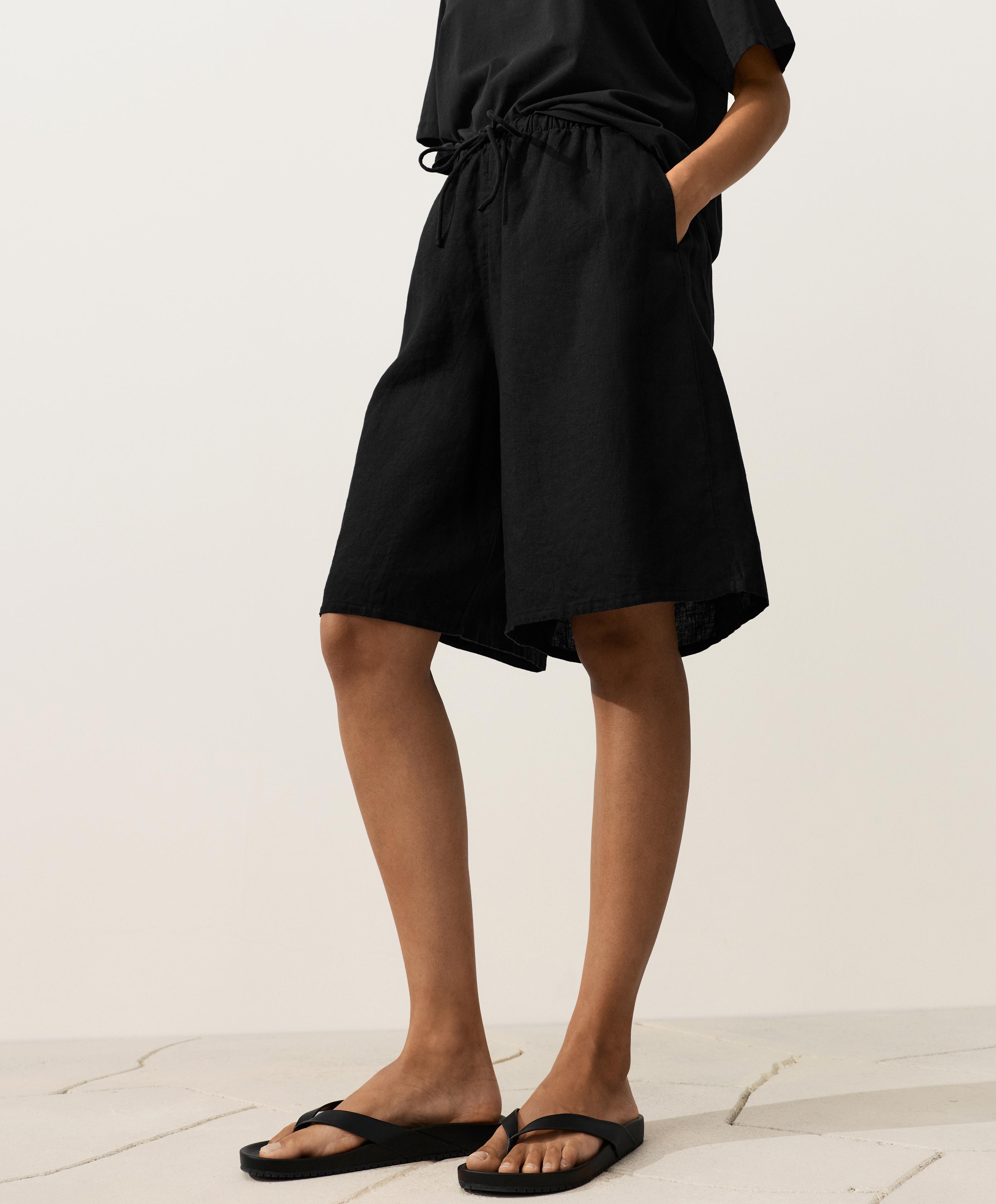 100% linen midi Bermuda shorts — BLACK