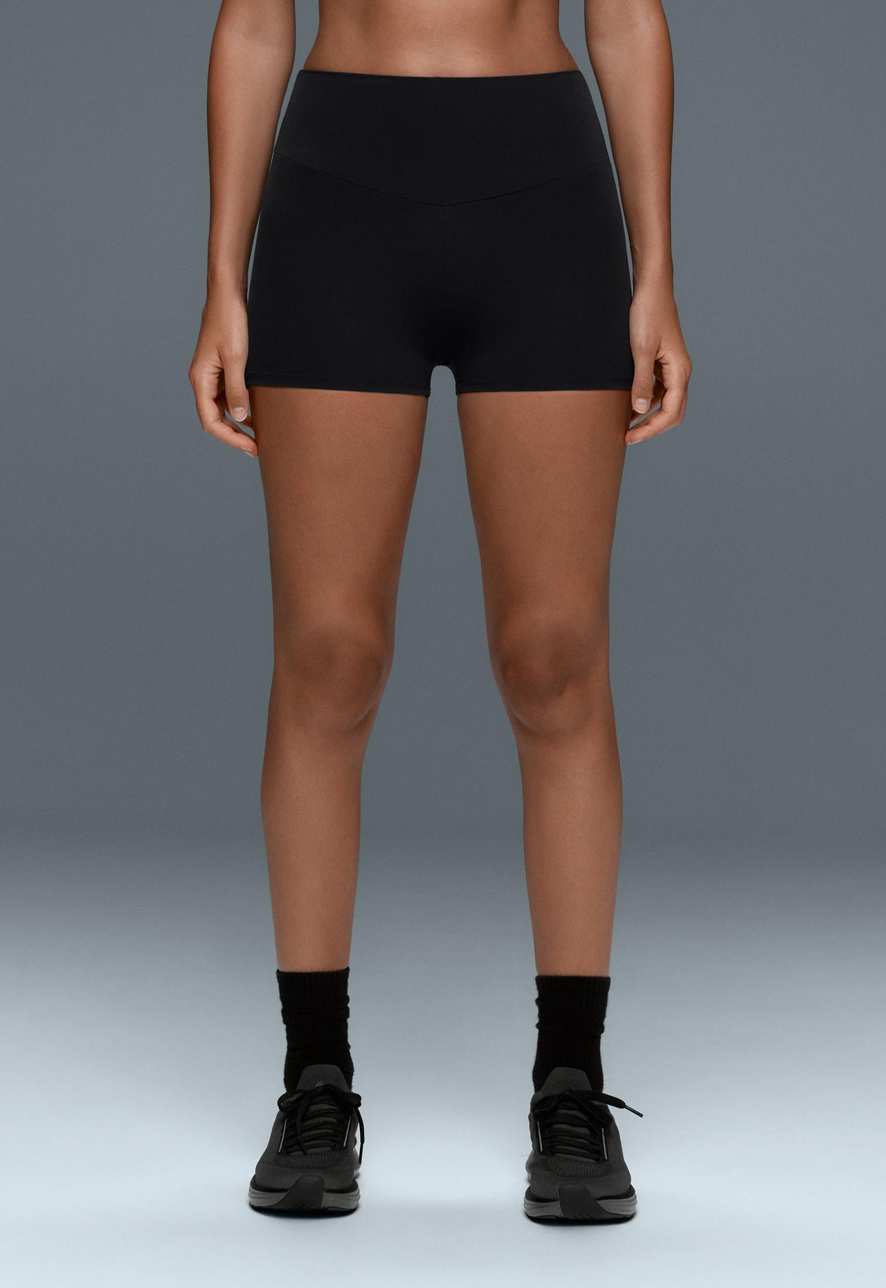 Comfortlux high-rise 5cm hot pants — BLACK