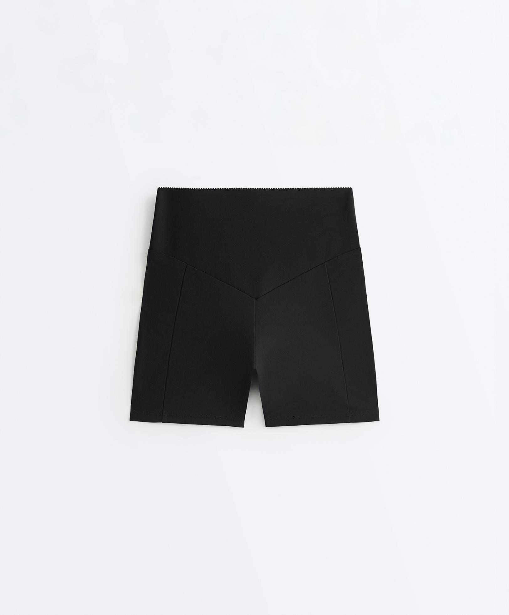 Compressive high-rise pocket 10cm hot pants — BLACK