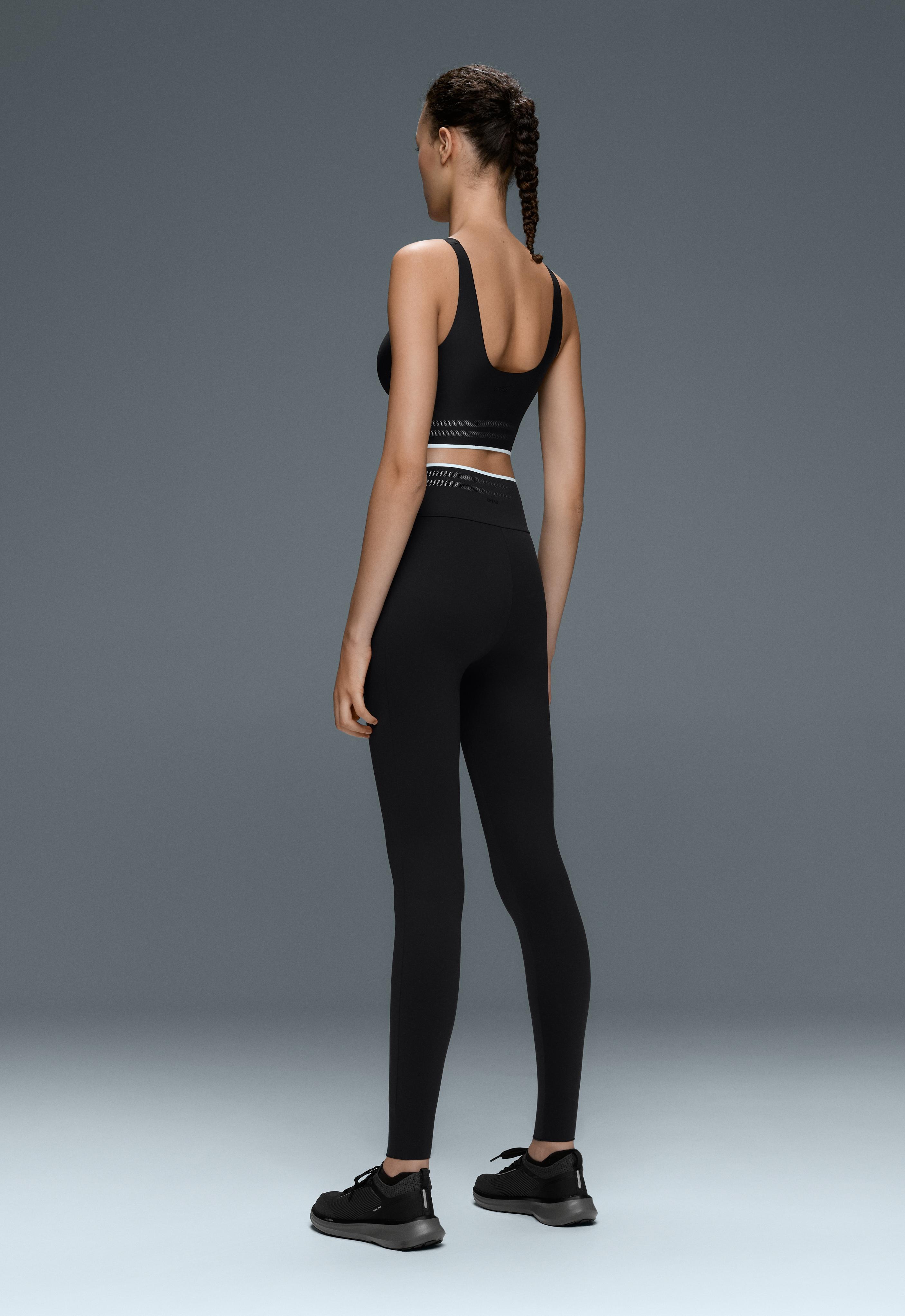 Perfect Adapt Total Look High Rise in Schwarz