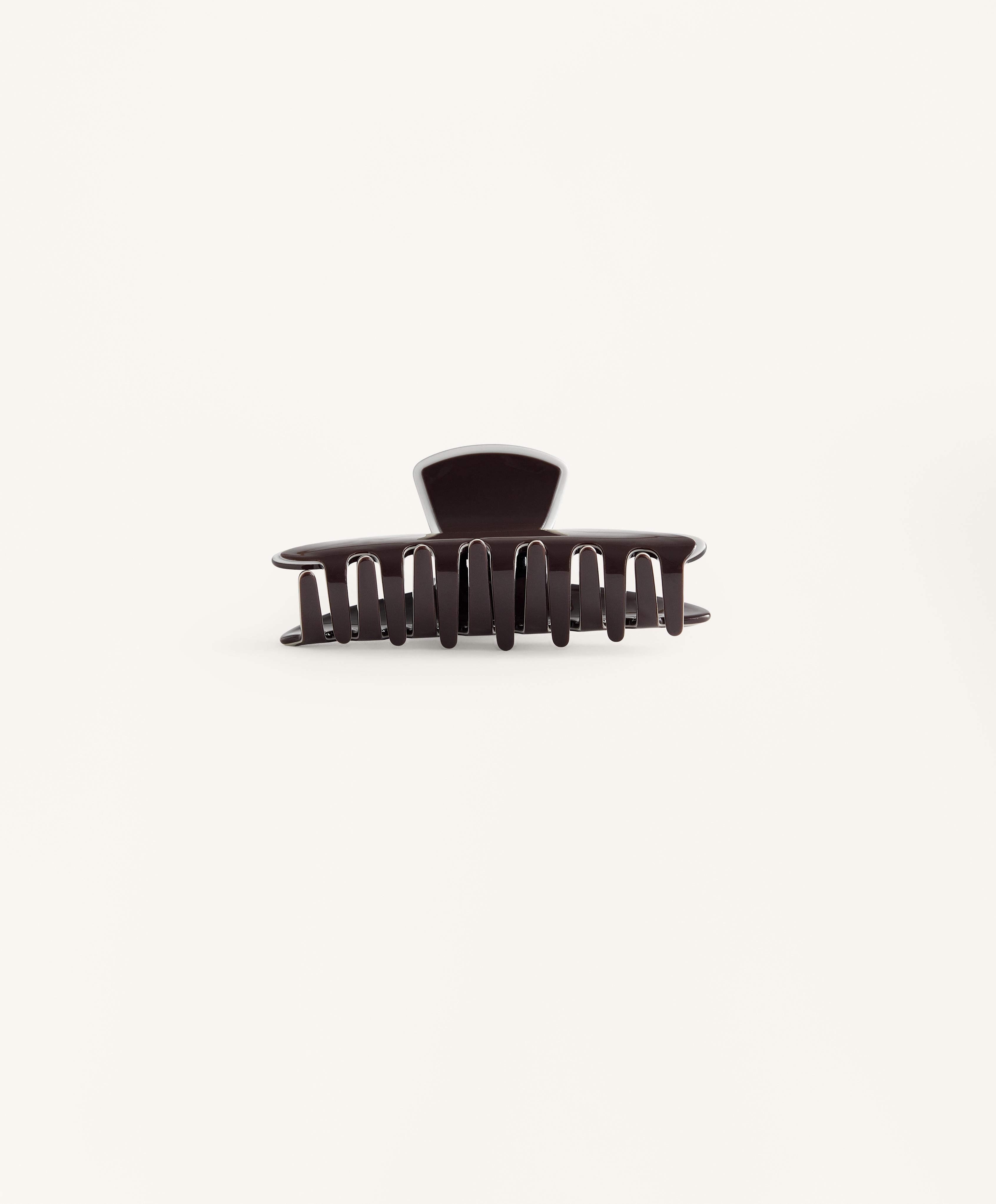 Suur kantviimistlusega juukseklamber Suur kantviimistlusega juukseklamber