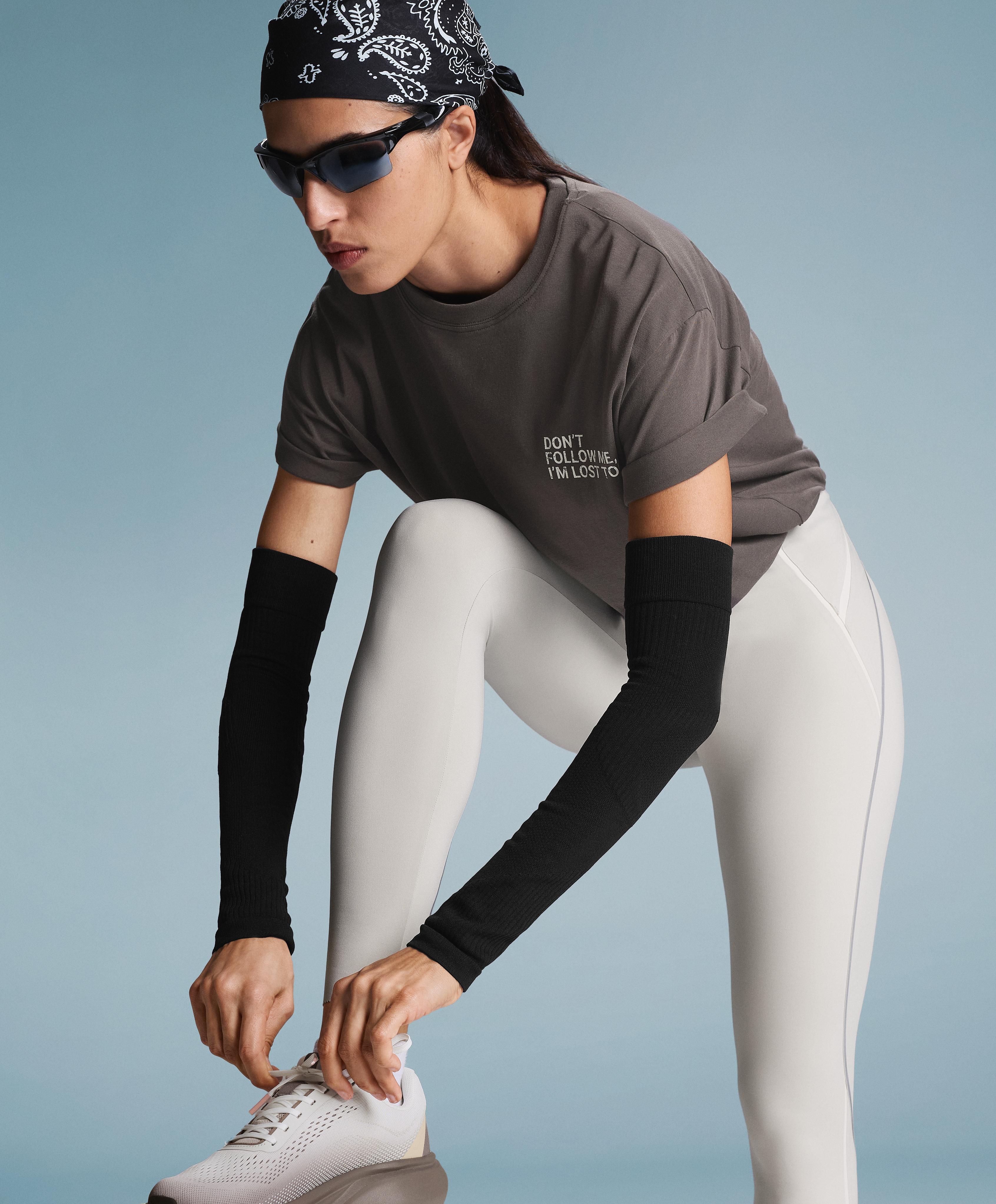 חולצת טי בוקסי עם כיתוב מכותנה מעורבת