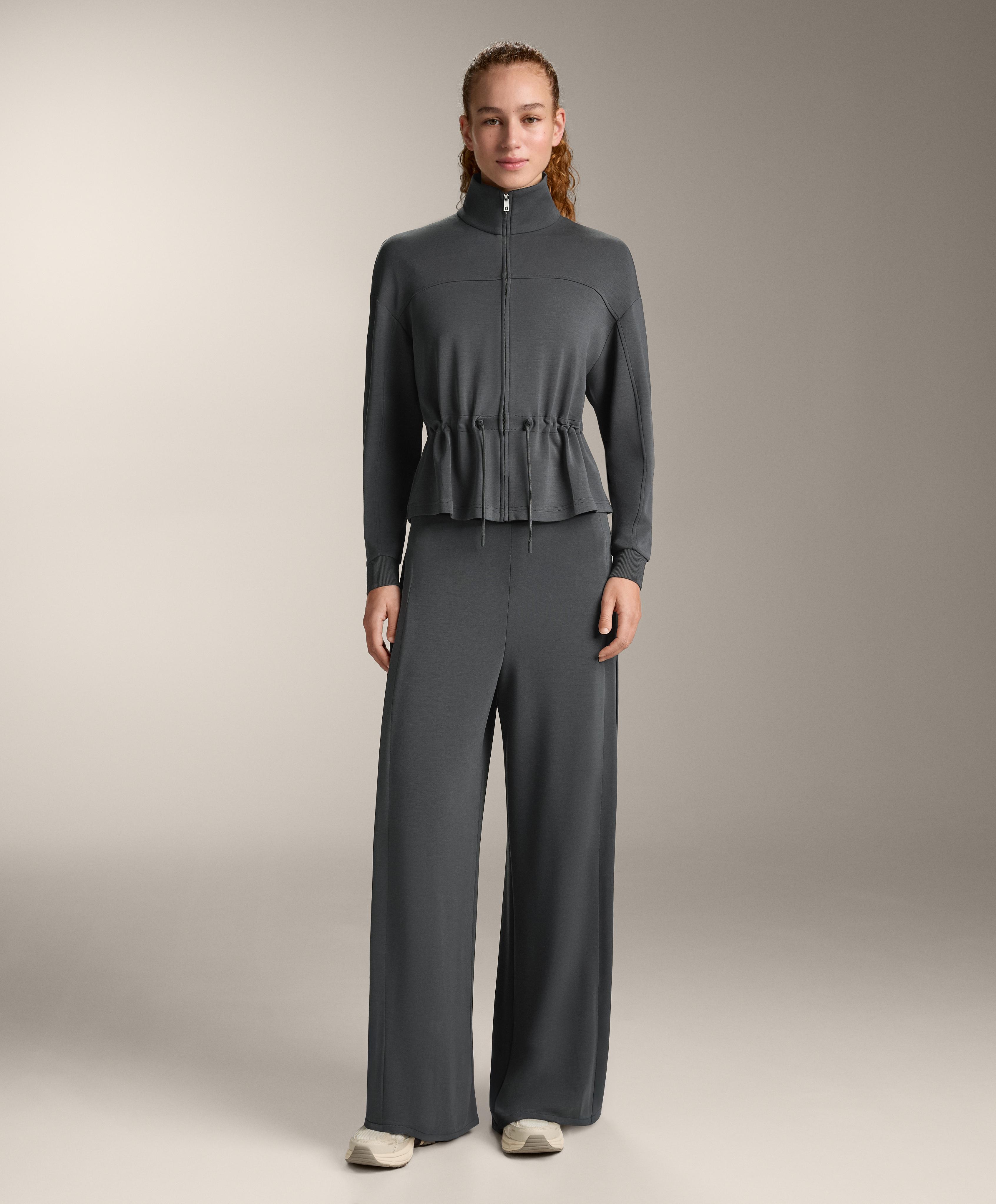 Weite Hose mit seitlicher Falte und weichem Modal