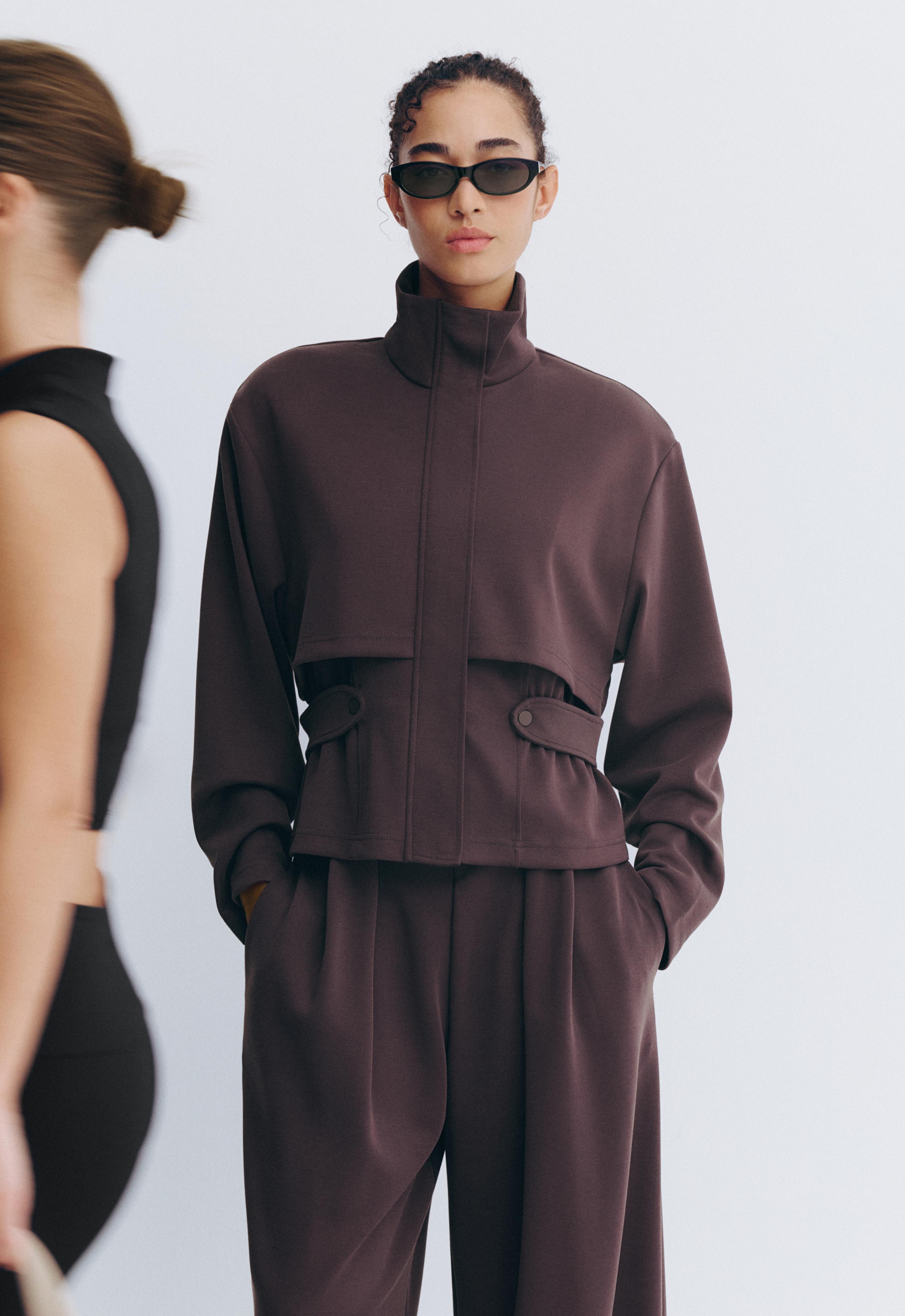 Short piqué jacket with belt — Purplish brown