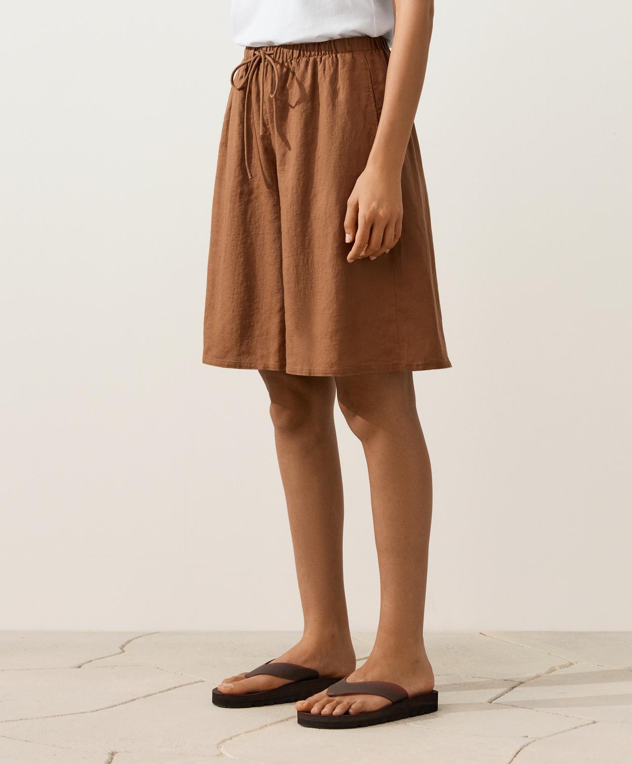 100% linen midi Bermuda shorts — TOFFEE
