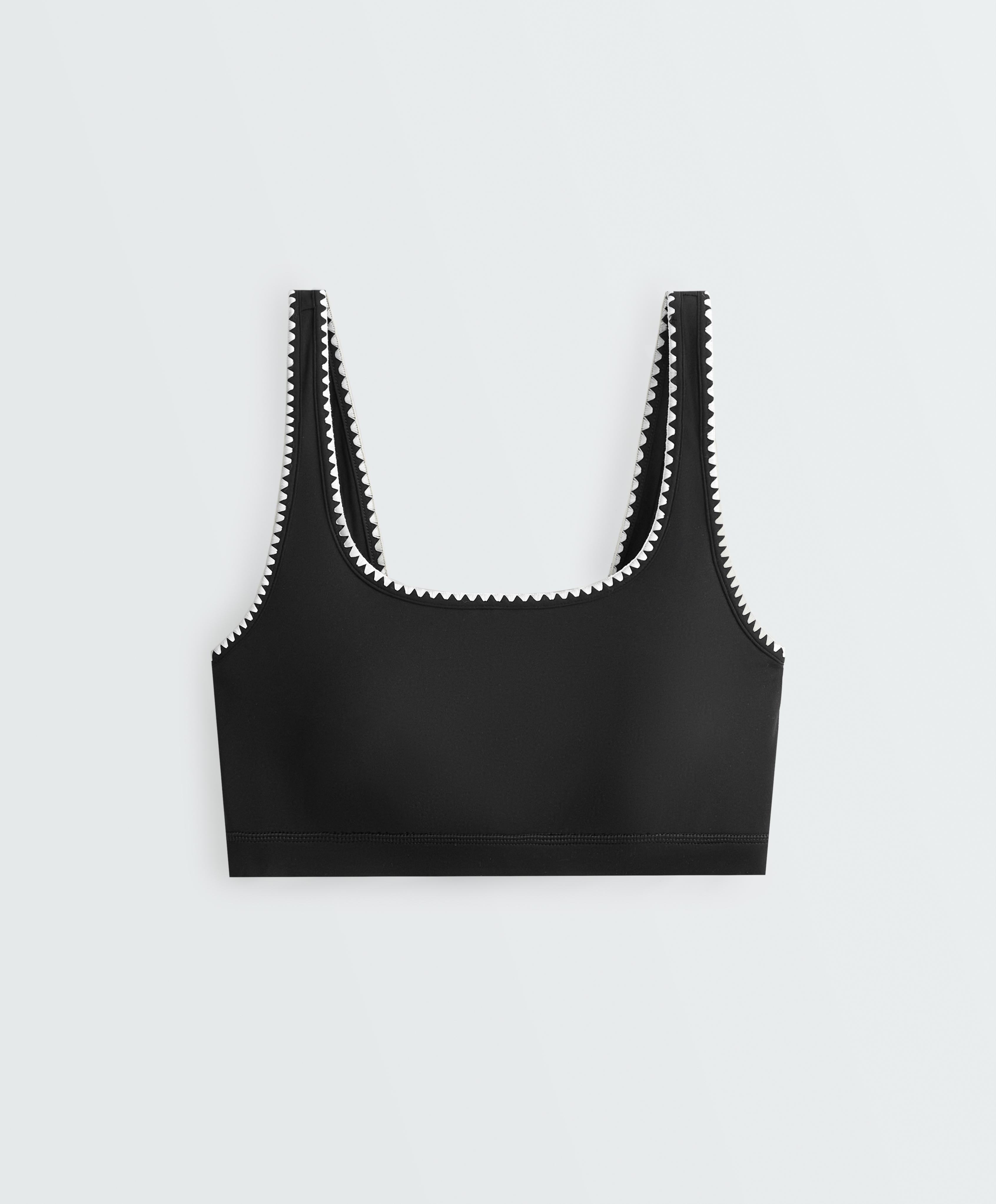 Medium-support Comfortlux sports bra with contrast seams