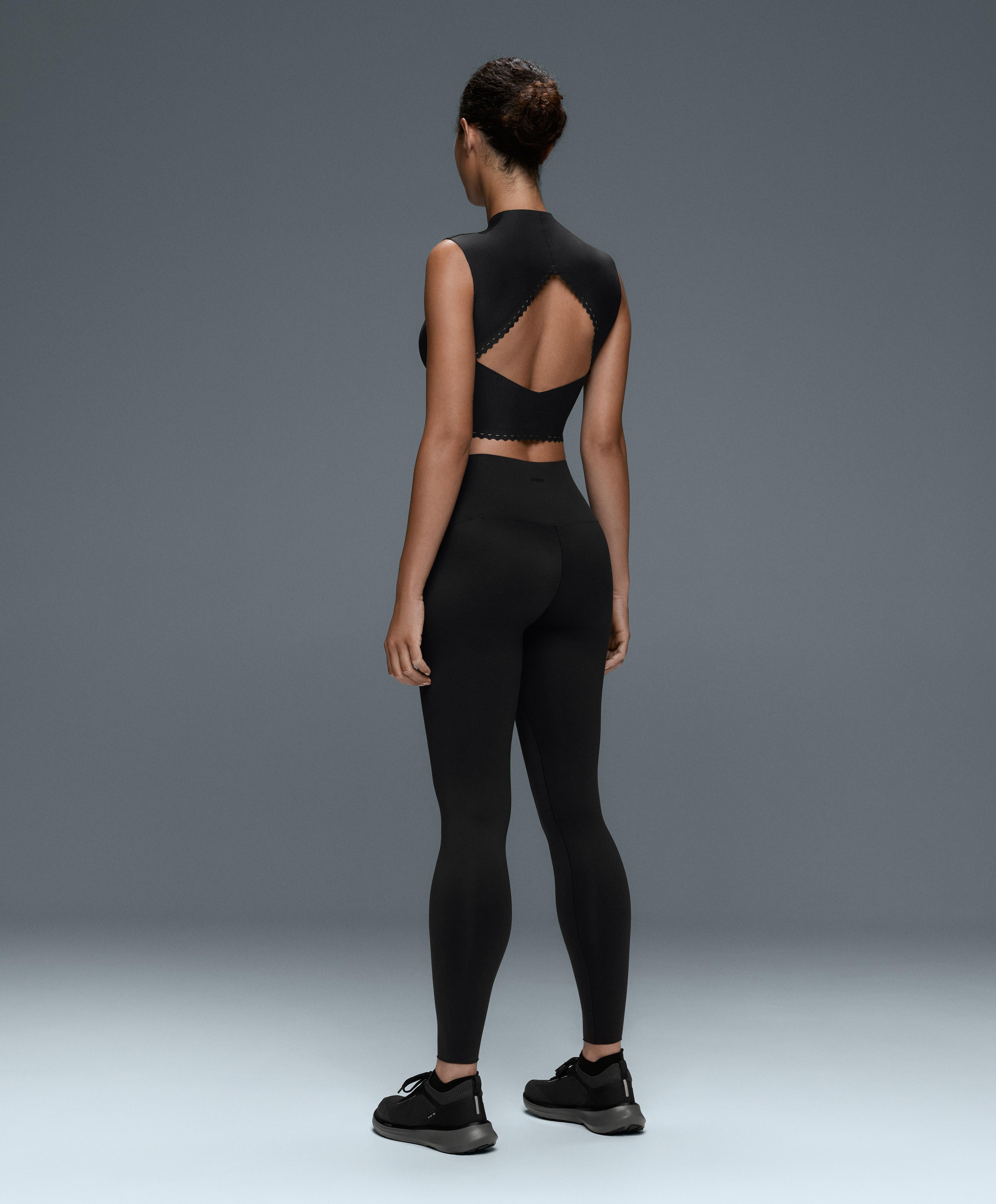 Perfect-adapt wave-detail tank top — BLACK