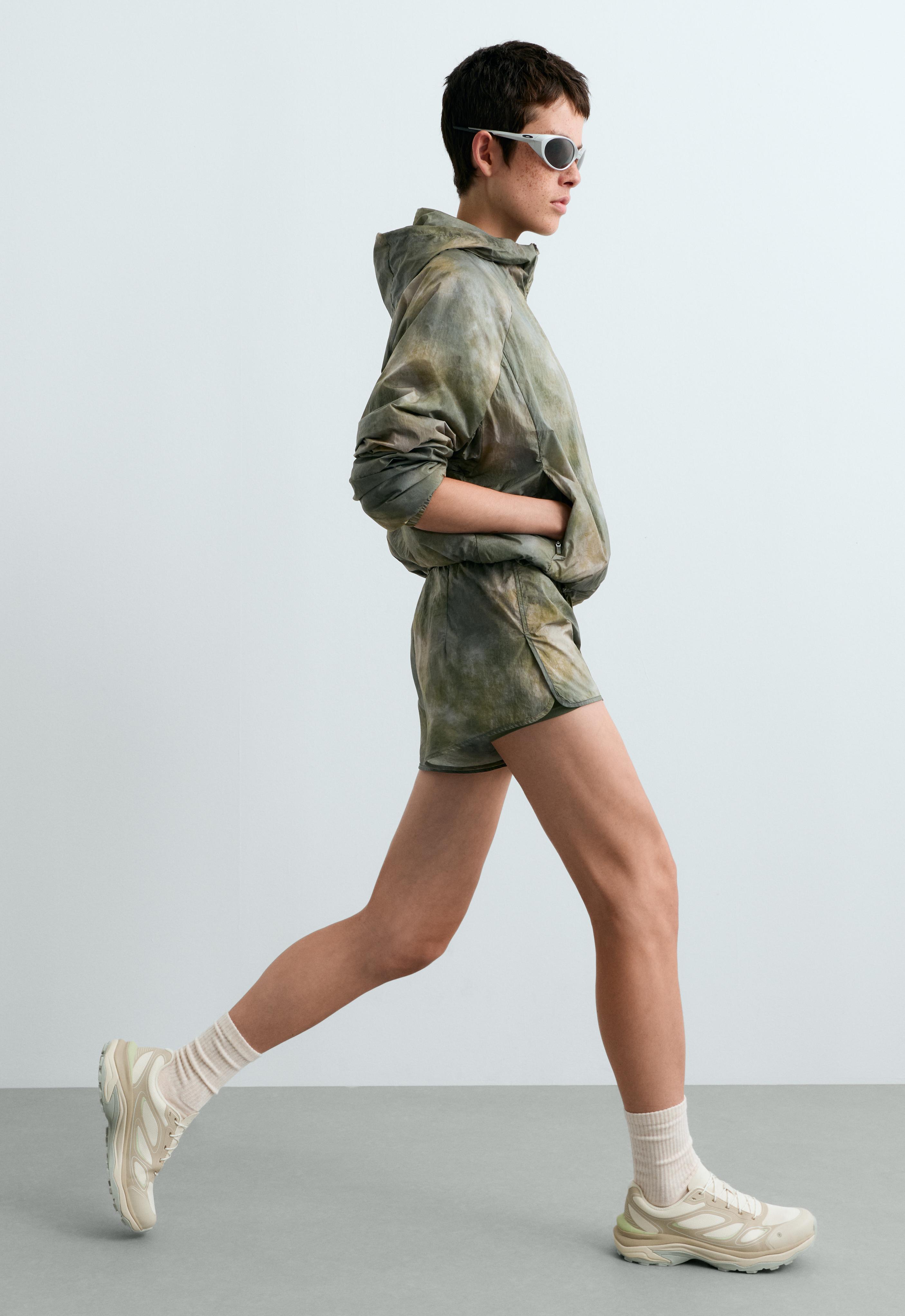 Printed mid rise 2-in-1 technical shorts — KHAKI