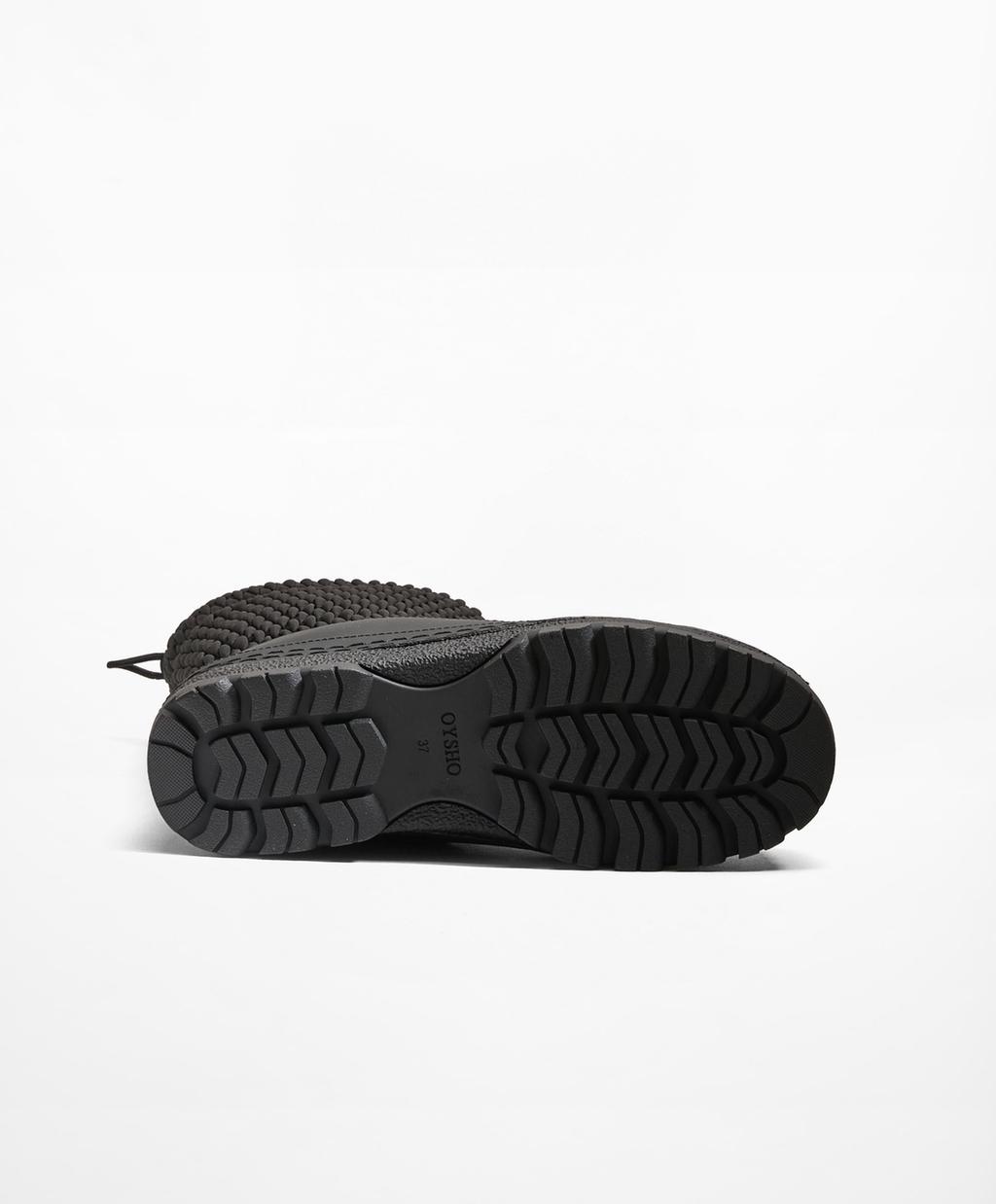 Primaloft® waterproof textured aprèsski boots OYSHO Ελλάδα