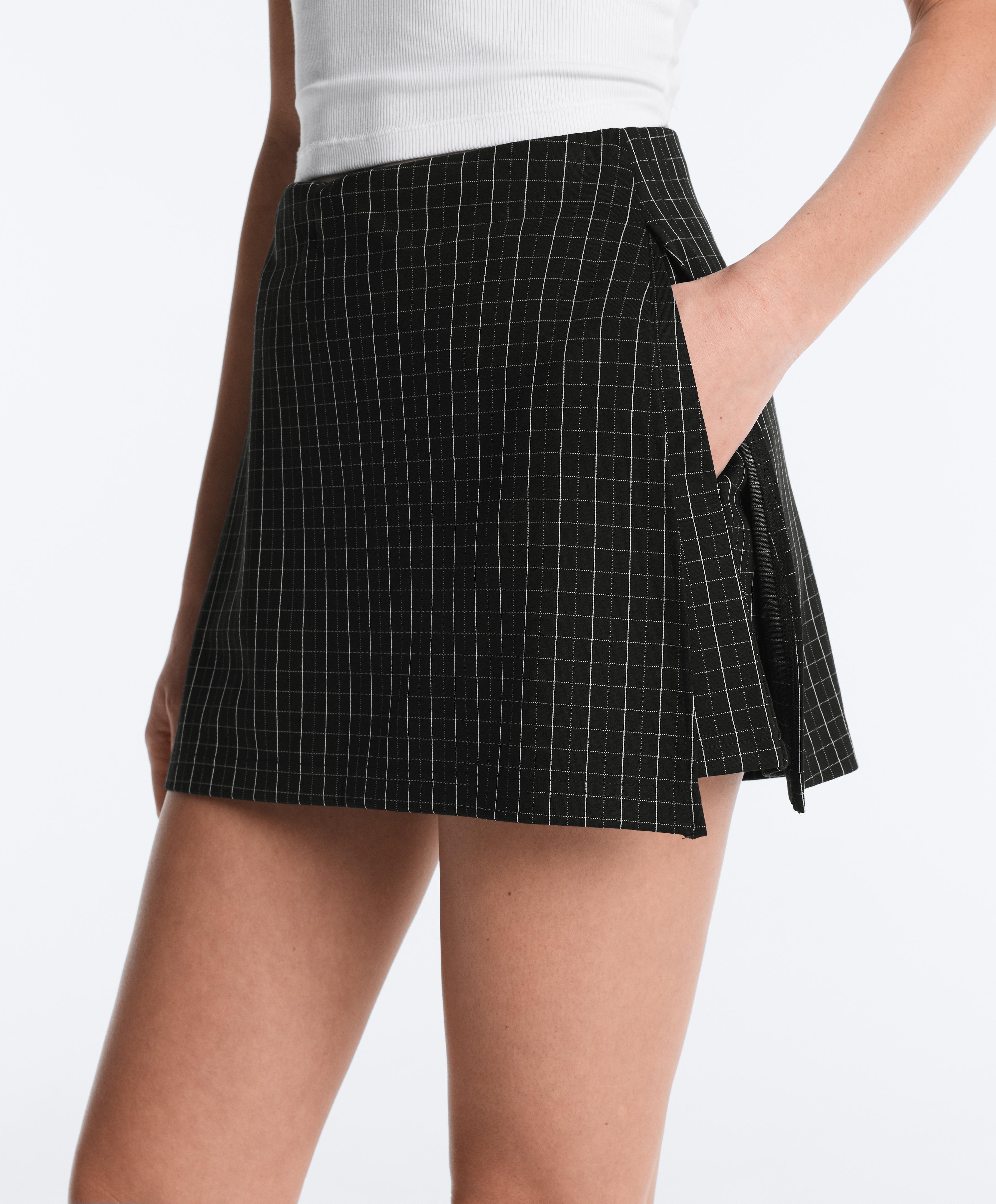 Check short skirt — BLACK