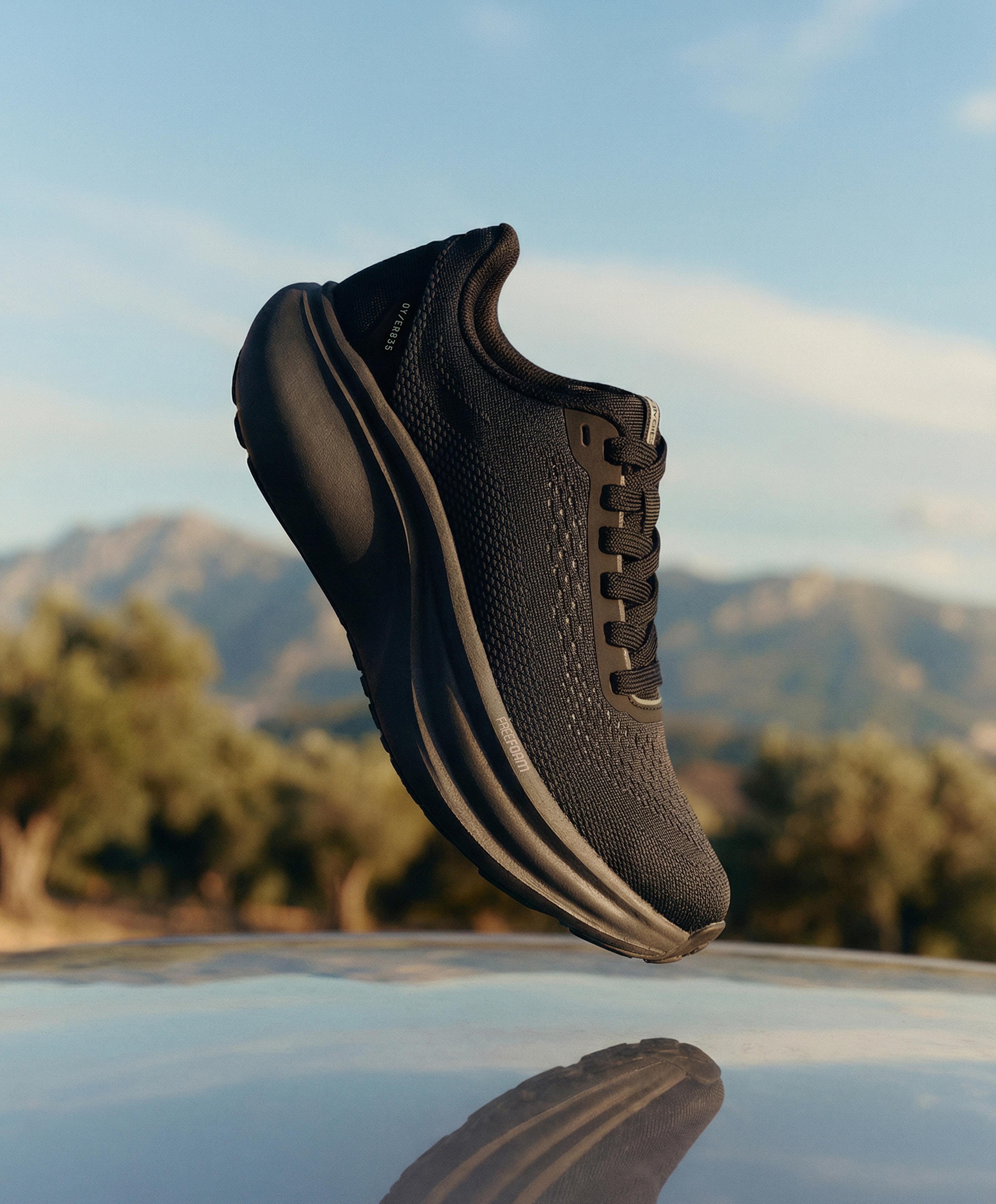 OY/ER 835 Running trainers — BLACK