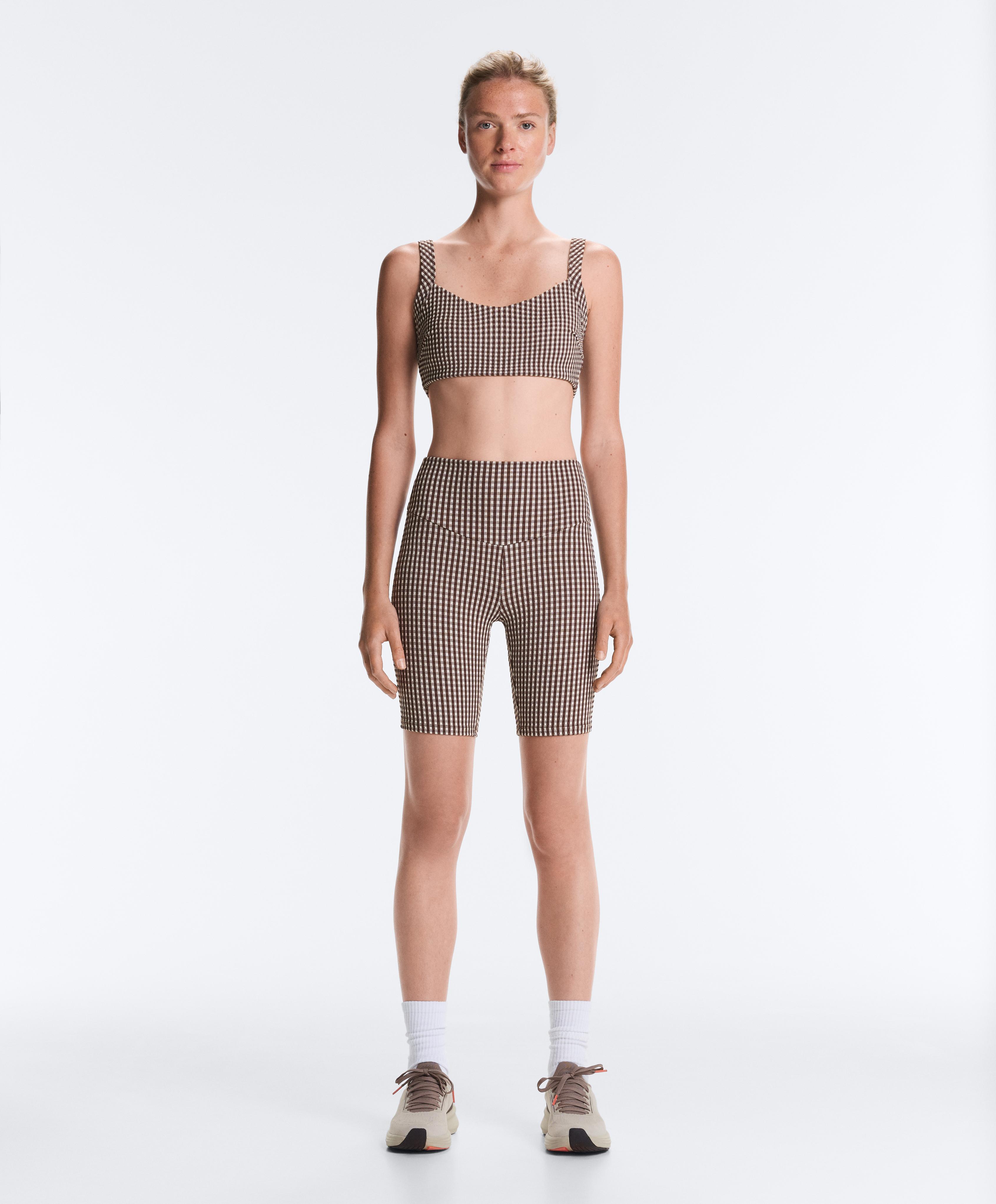 Medium-support gingham sports bra — DARK REDDISH‑BROWN