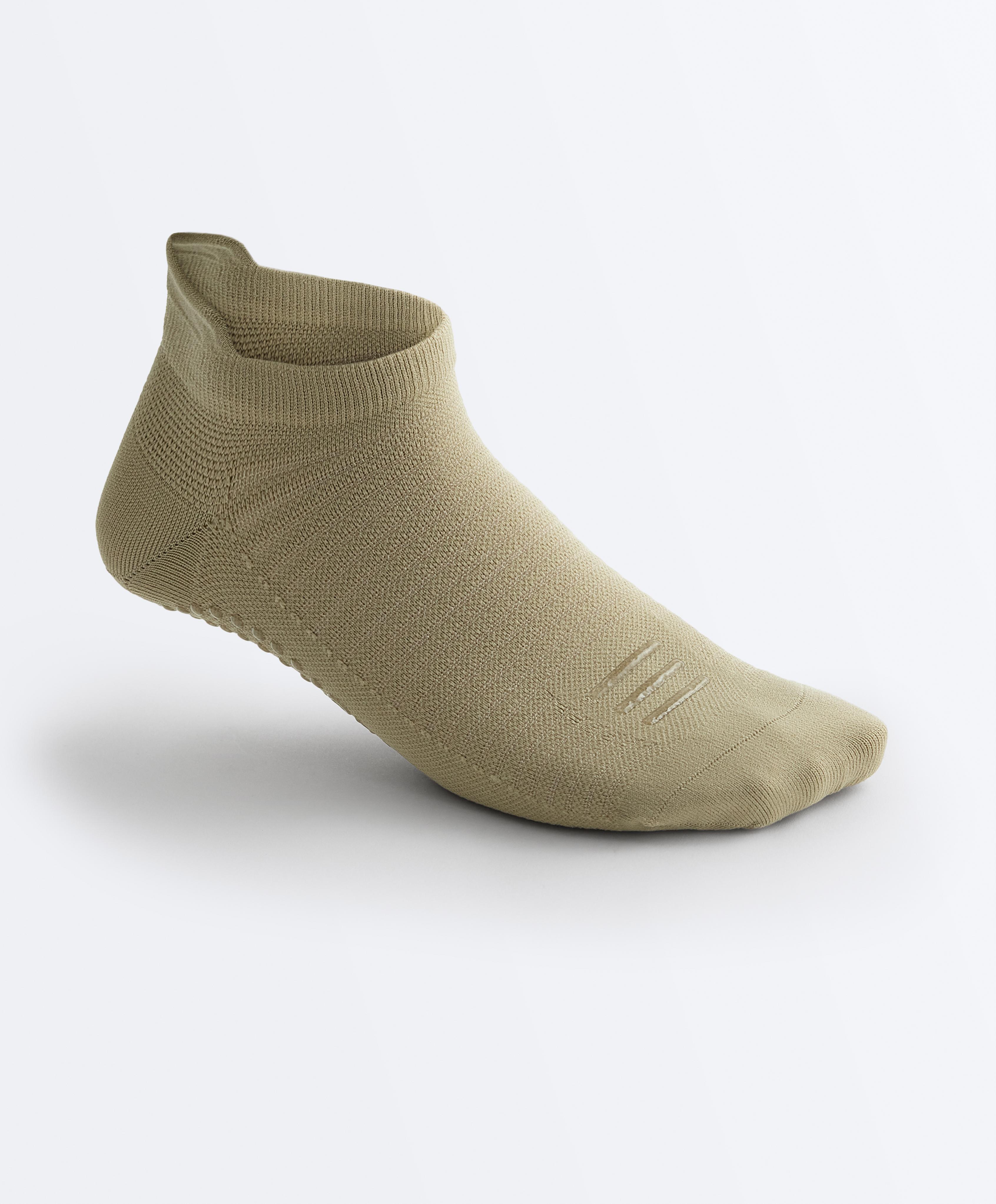 2 pairs of polyamide blend yoga and Pilates sneaker socks — GREEN BEIGE