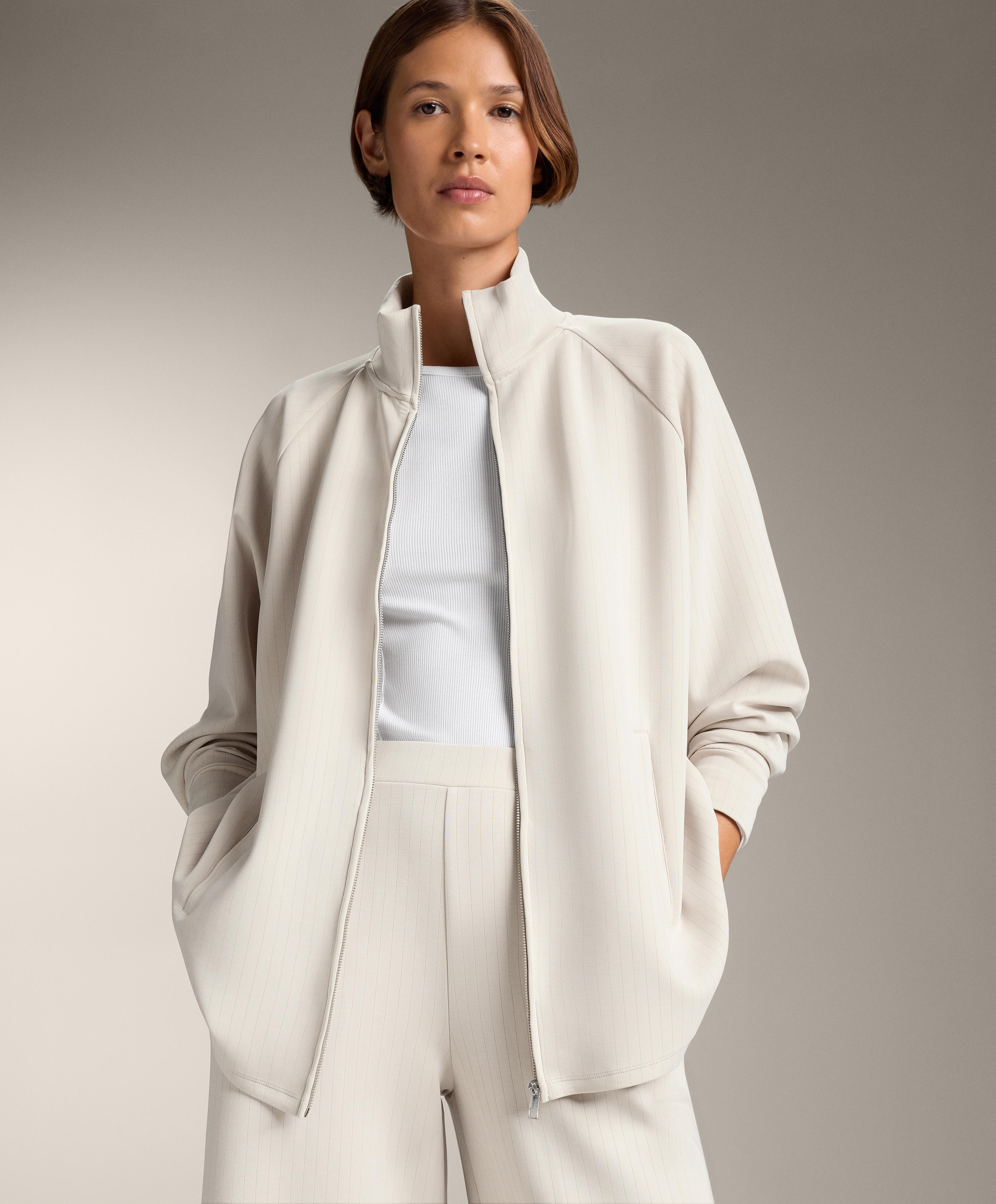 Chaqueta longa raias colo subido con modal tacto suave