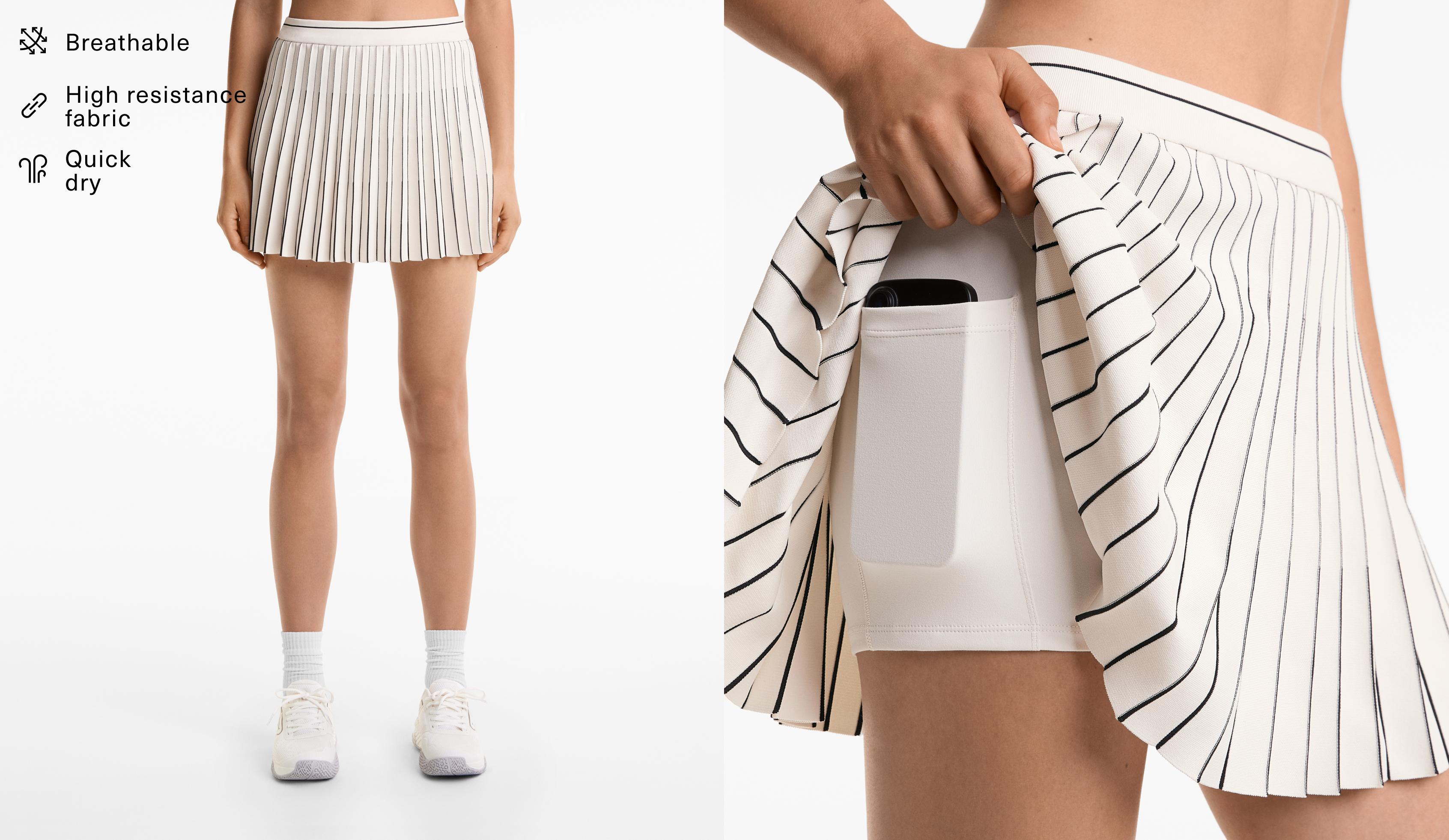 Pleated seamless skirt