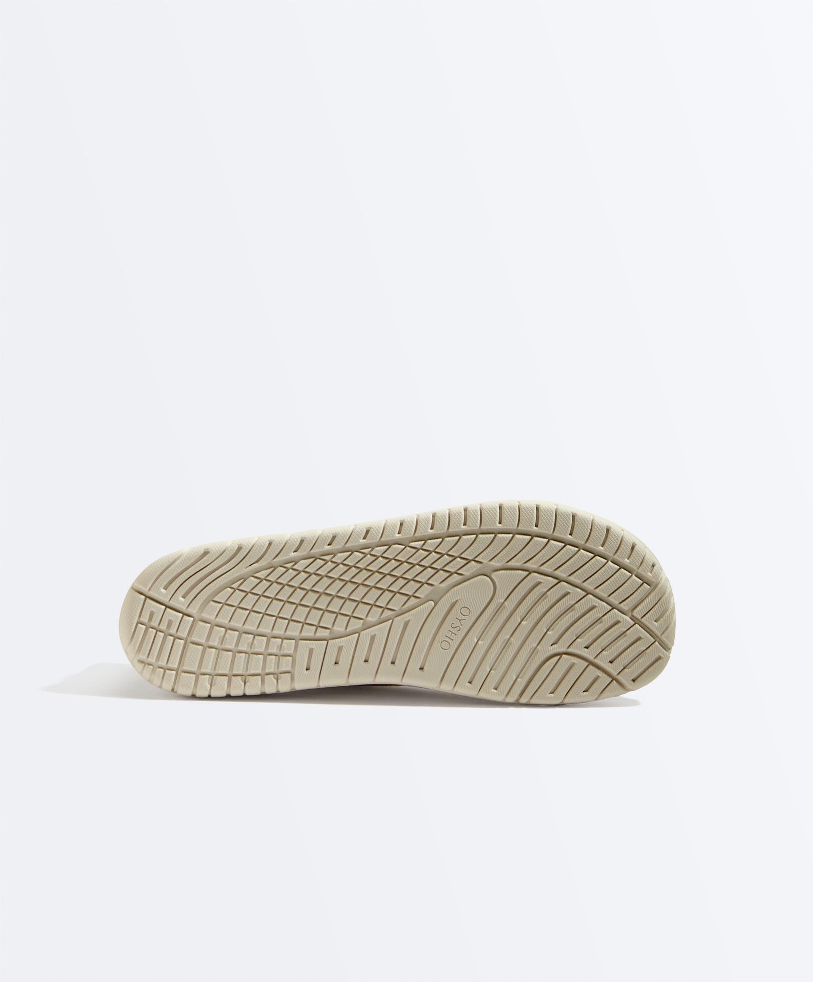 Multi-activity barefoot trainers — ECRU