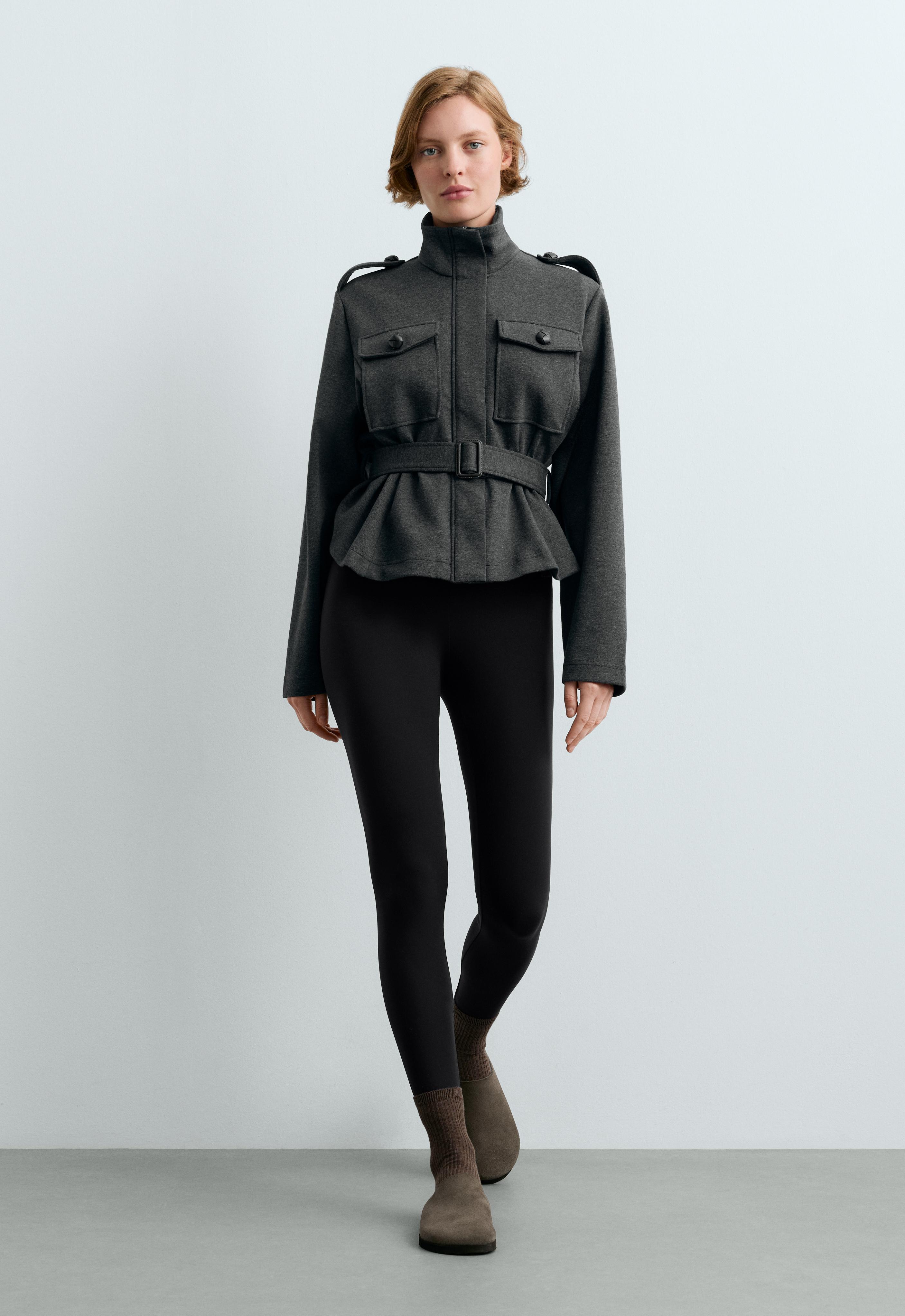 Veste courte en piqué avec coton et ceinture