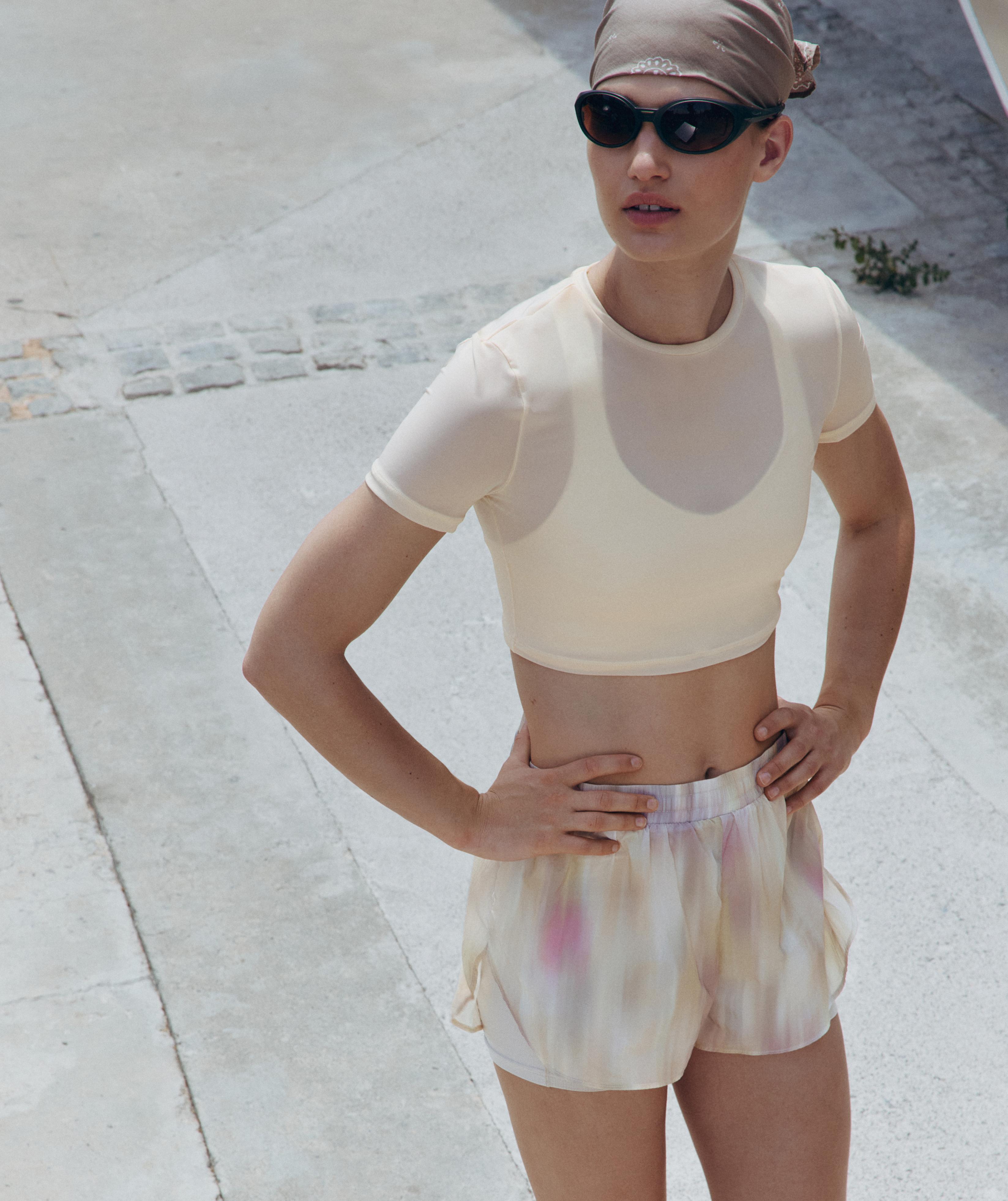 Short-sleeved sheer tank top Short-sleeved sheer tank top