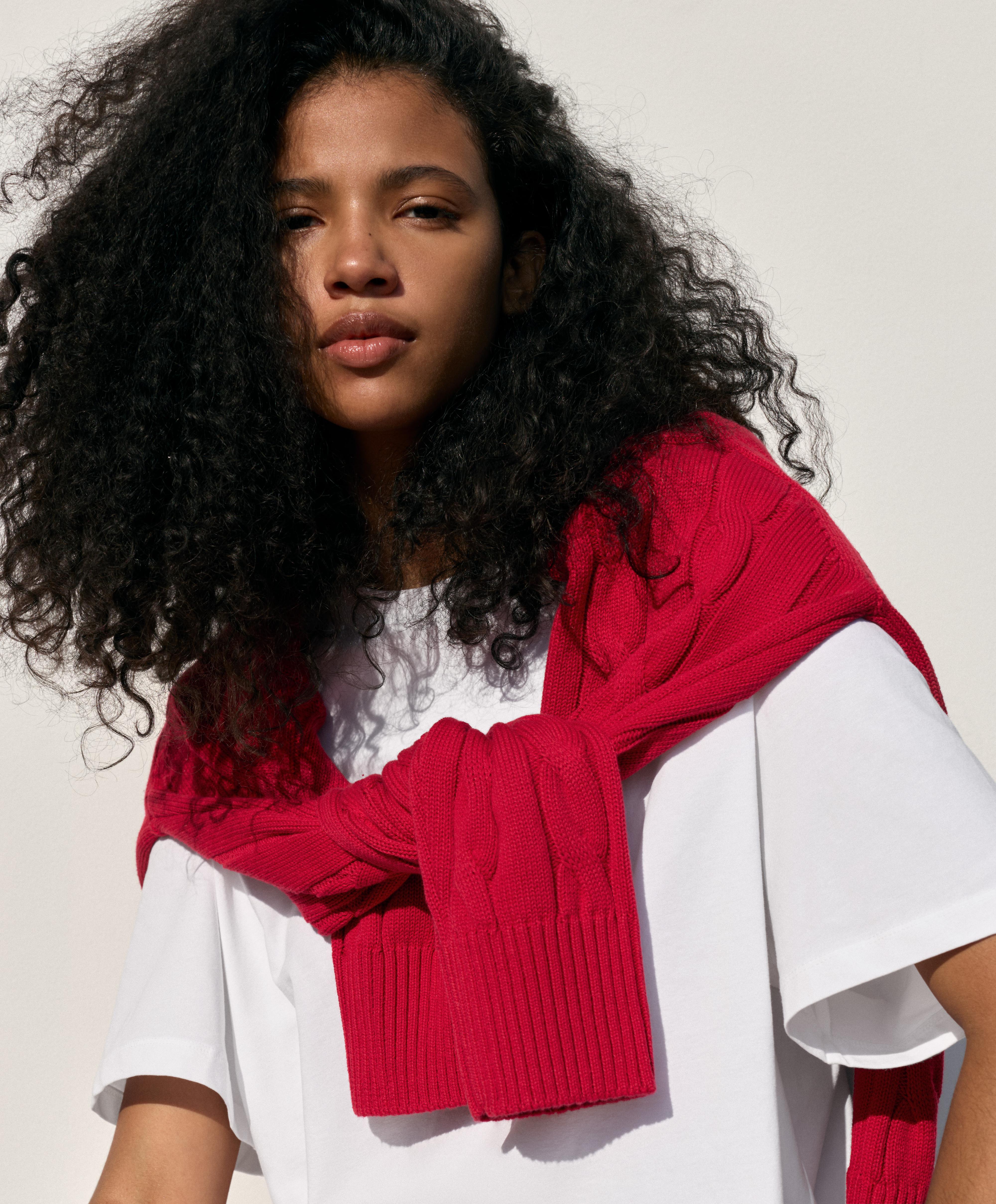 100% cotton cable knit V-neck jumper — BRIGHT RED