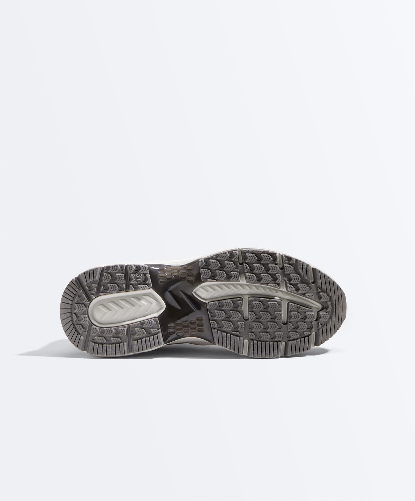 Running-style trainers — MINK