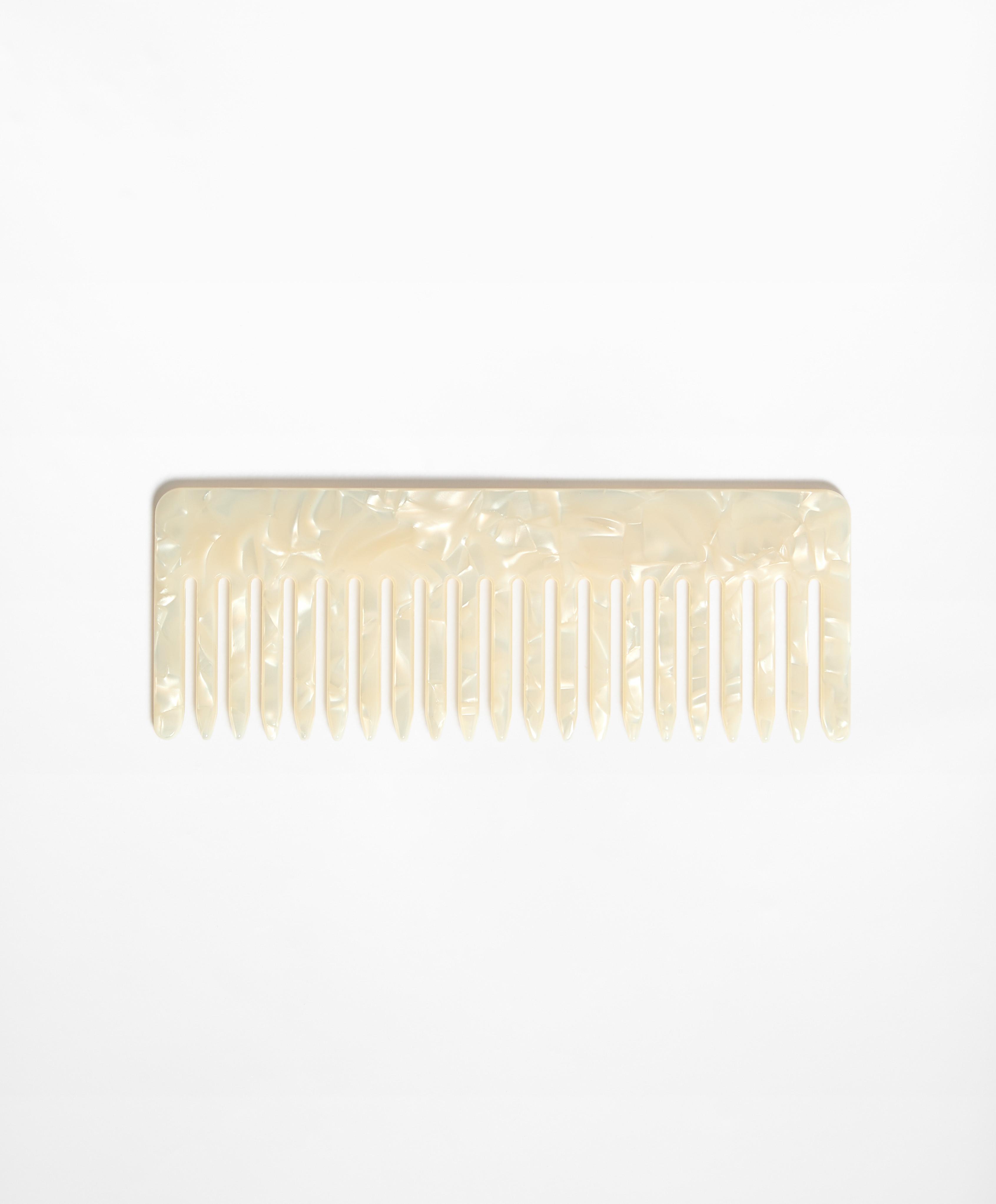 Faux-quartz comb