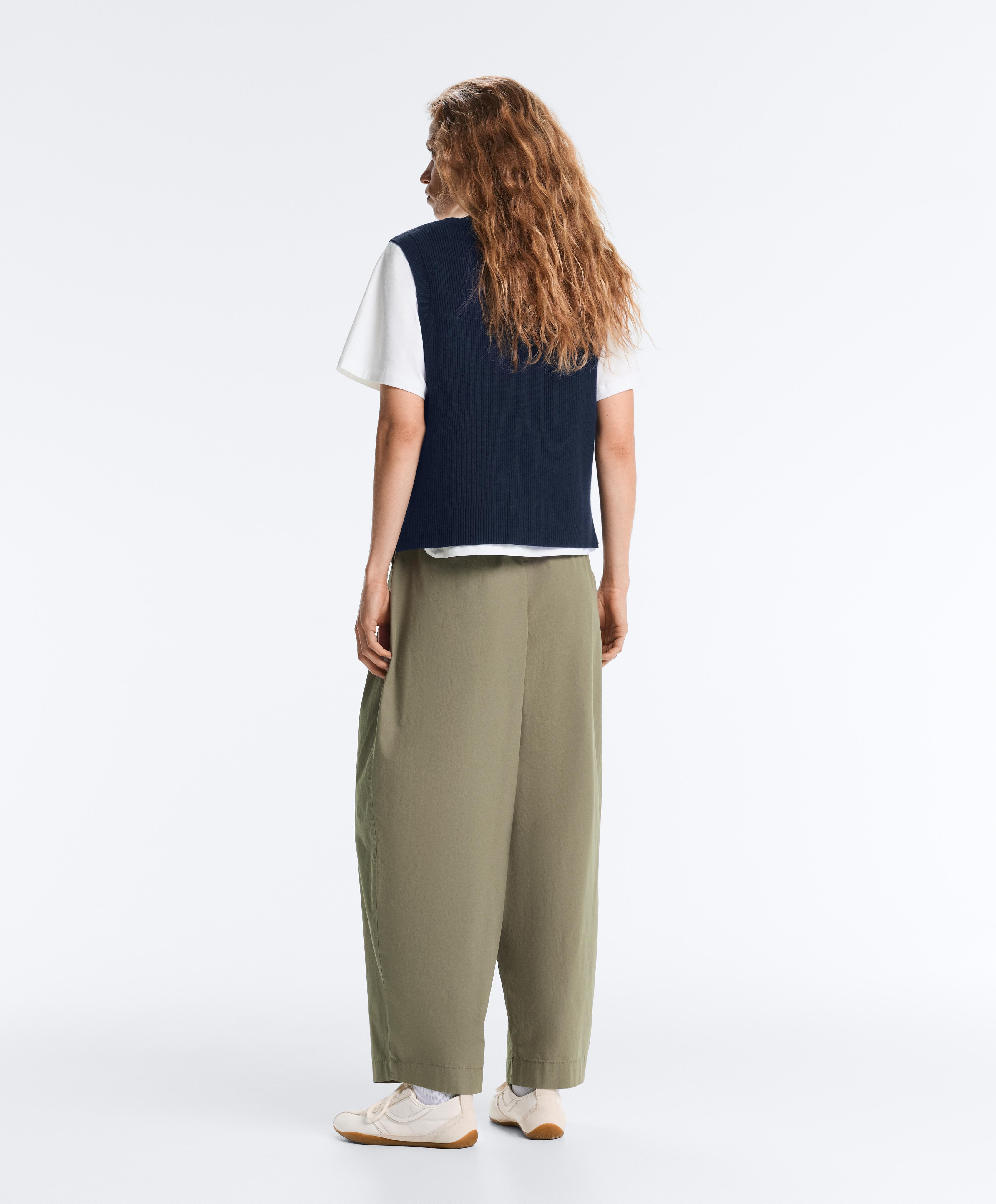 V-neck knit vest — NAVY BLUE