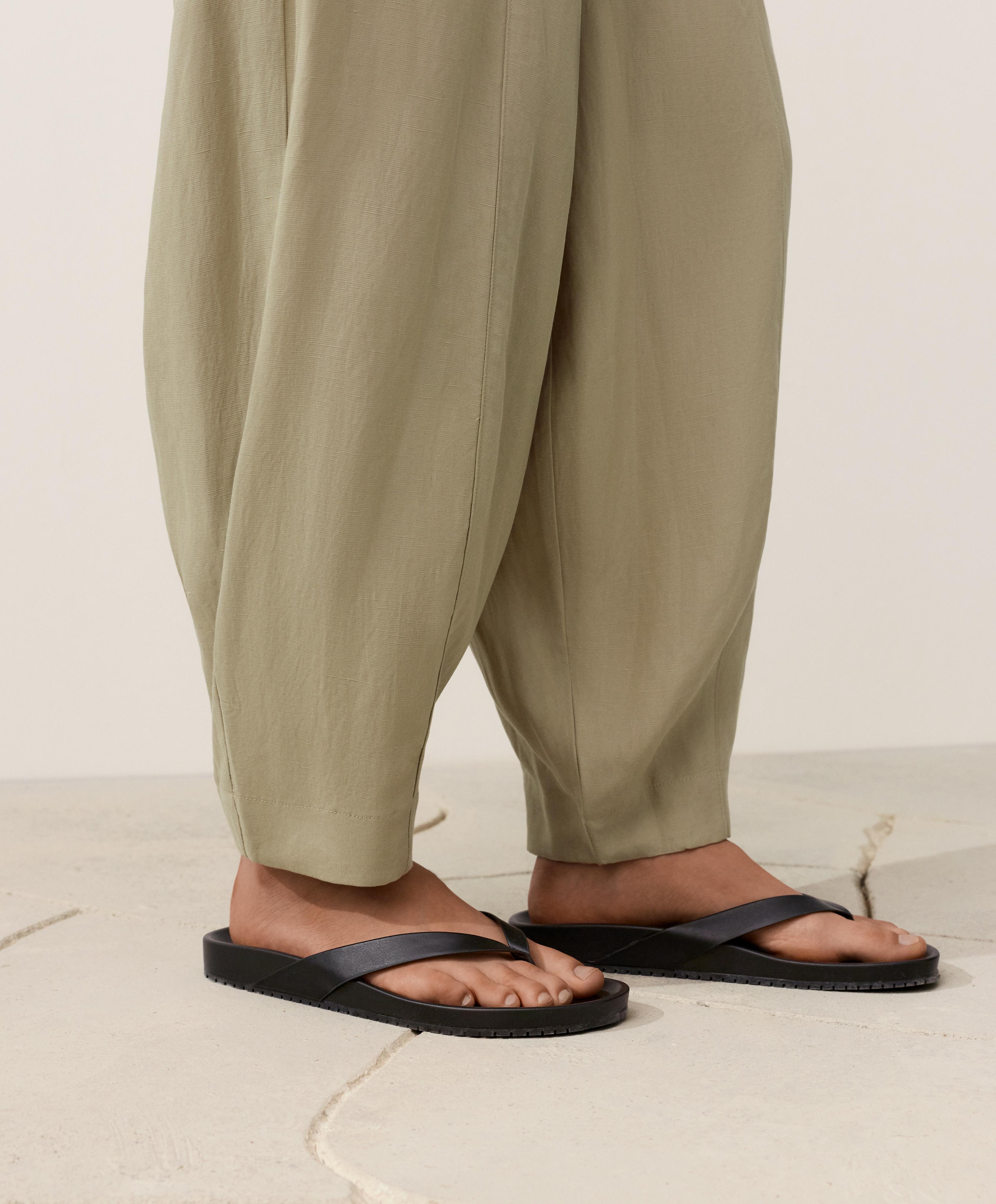 Pantalon balloon coutures mélange lyocell et 24% lin Pantalon balloon coutures mélange lyocell et 24% lin