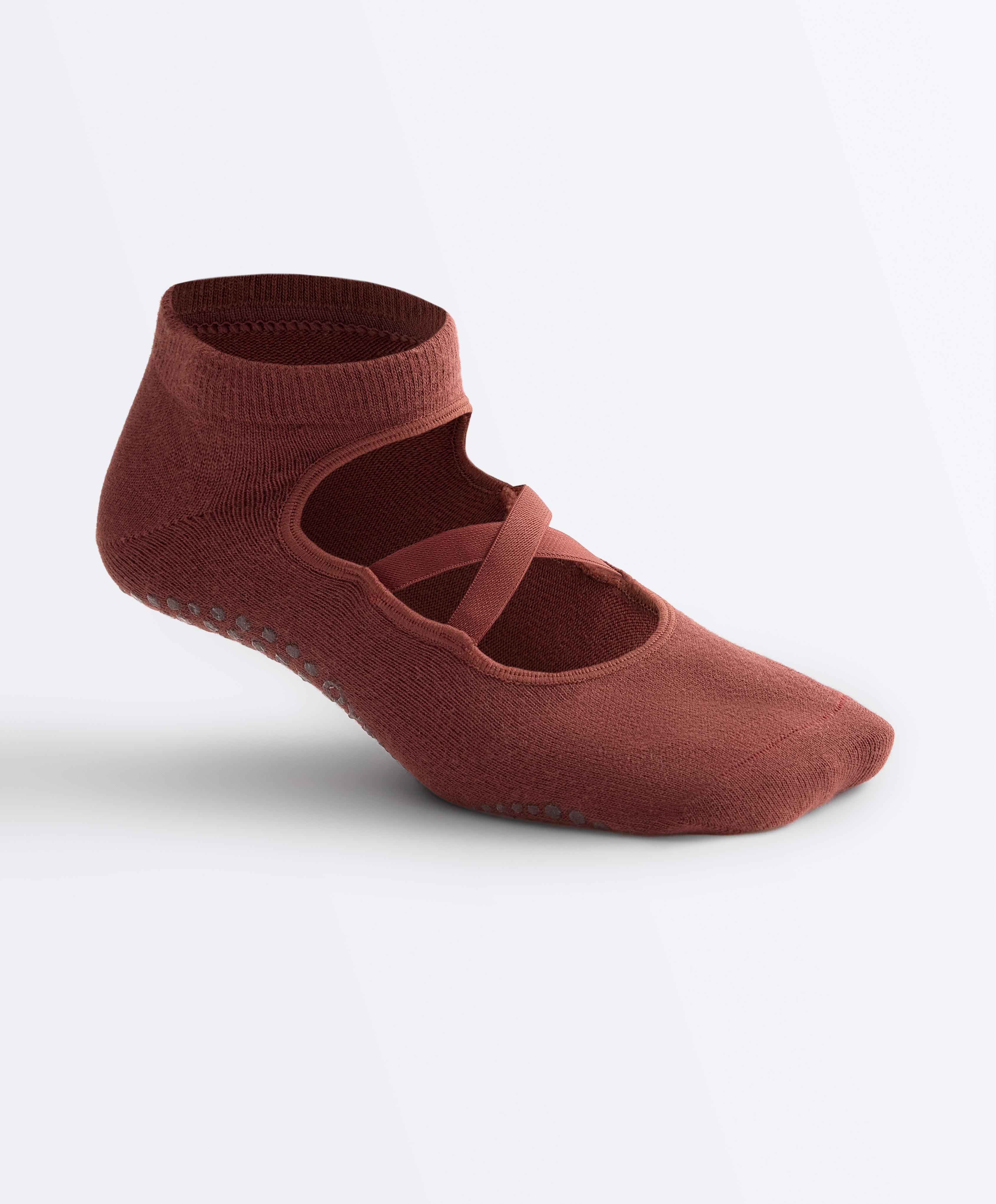 2 pairs of cotton blend sneaker yoga and Pilates socks with crossover straps — MAHOGANY