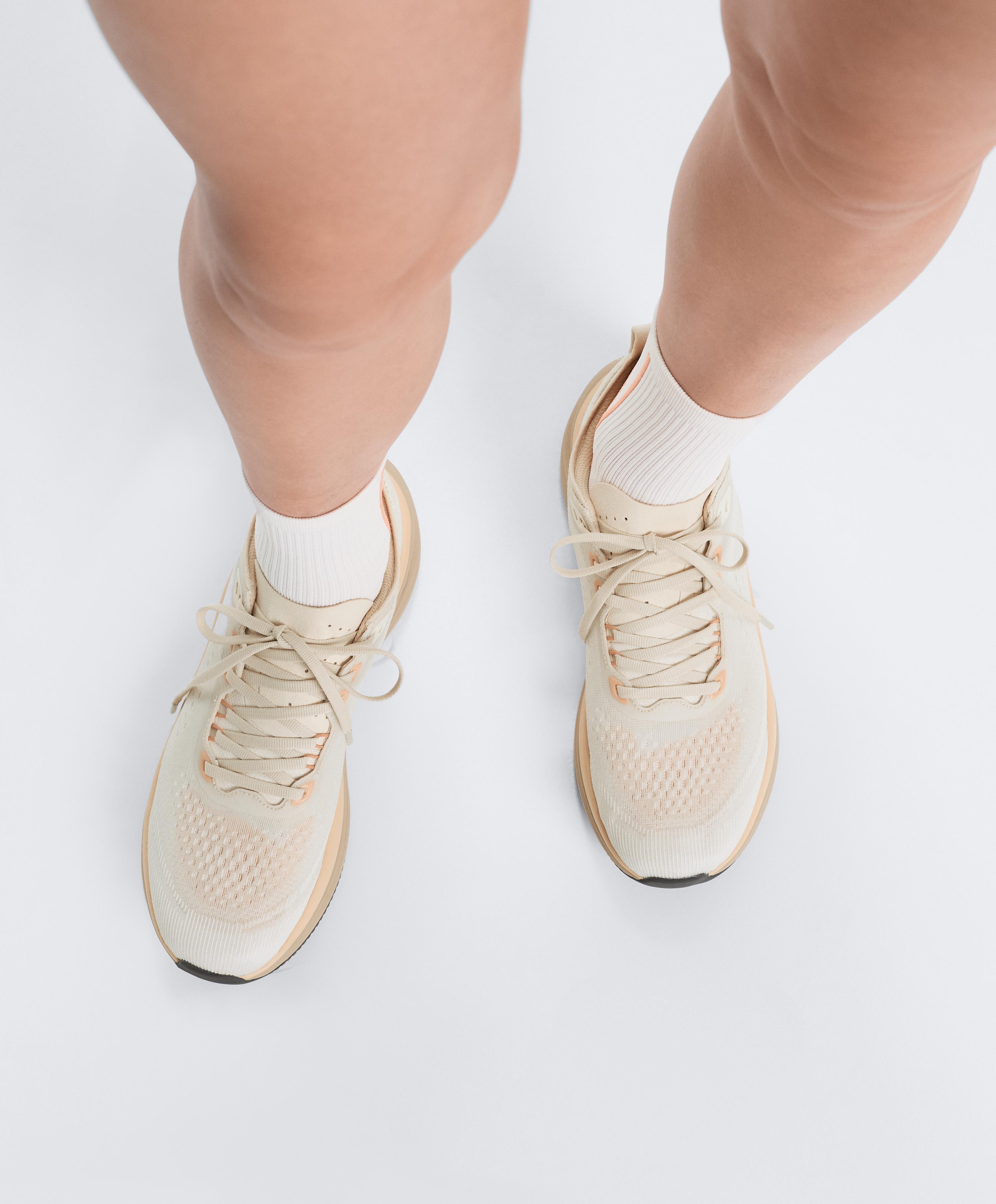 OY/PR 907 Running Trainers — PEACH