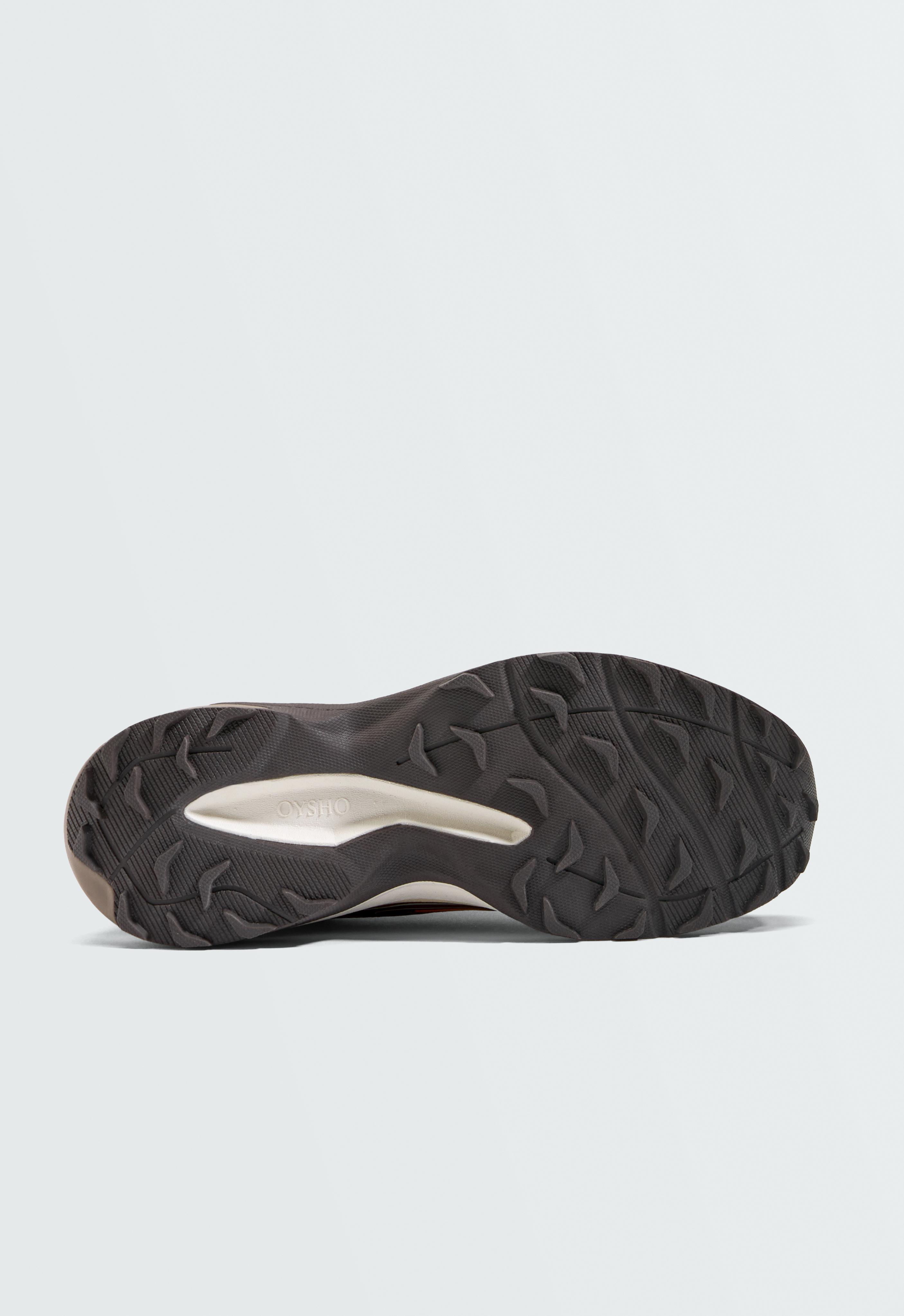 Mountain-style trainers — BROWN