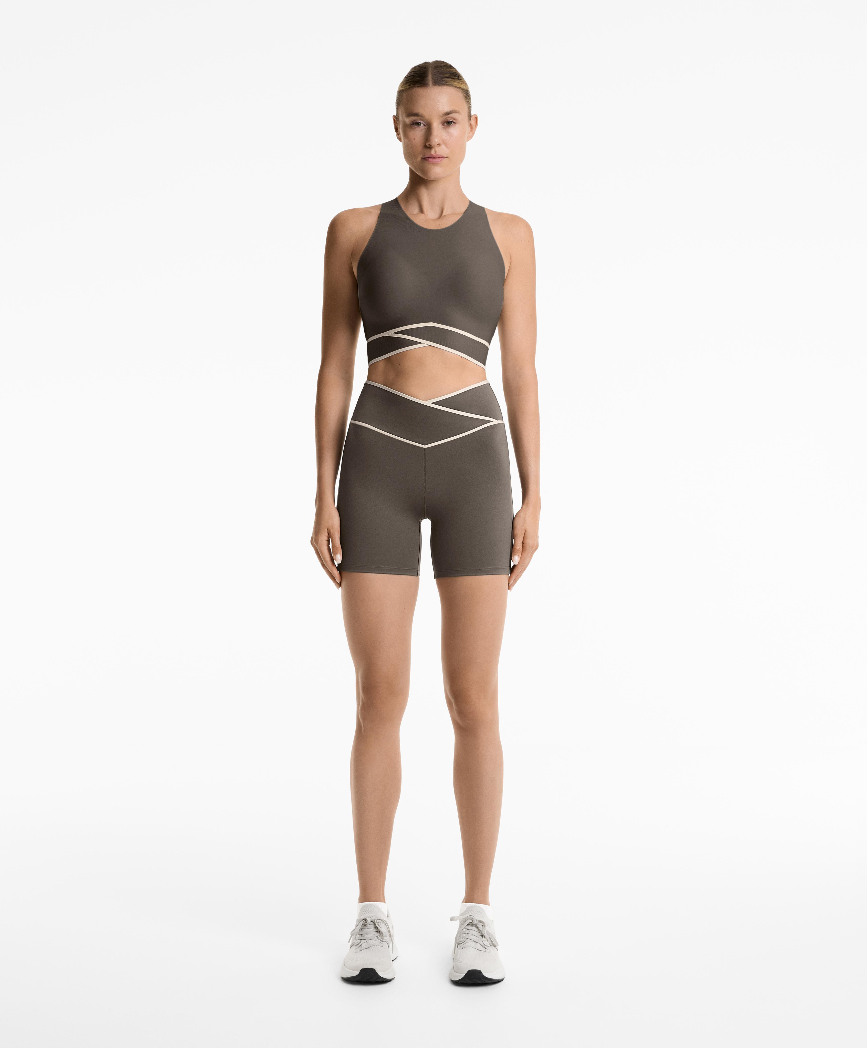 Charcoal perfect-adapt hot pant total look Charcoal perfect-adapt hot pant total look