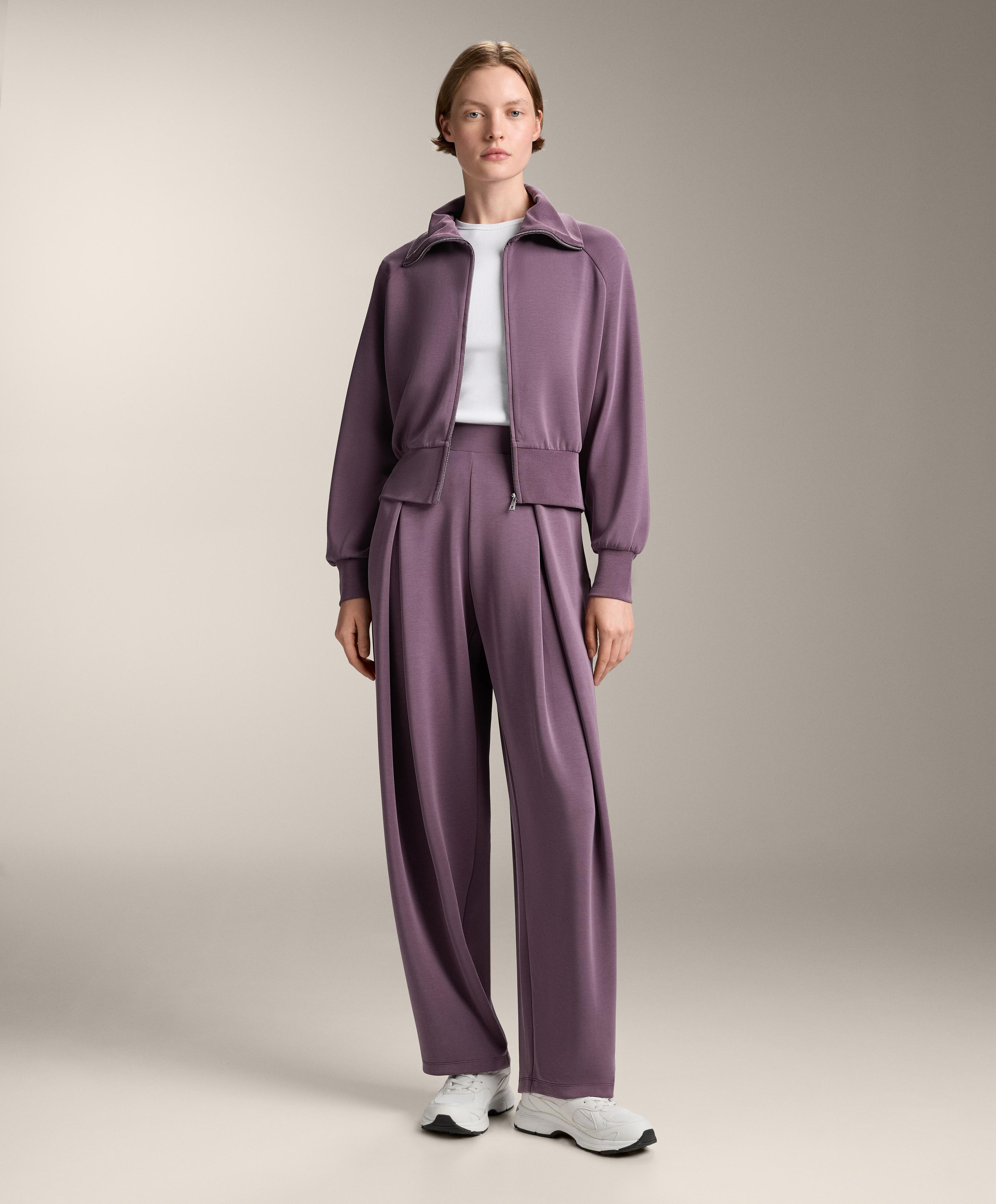 Total look cocoon con modal morado