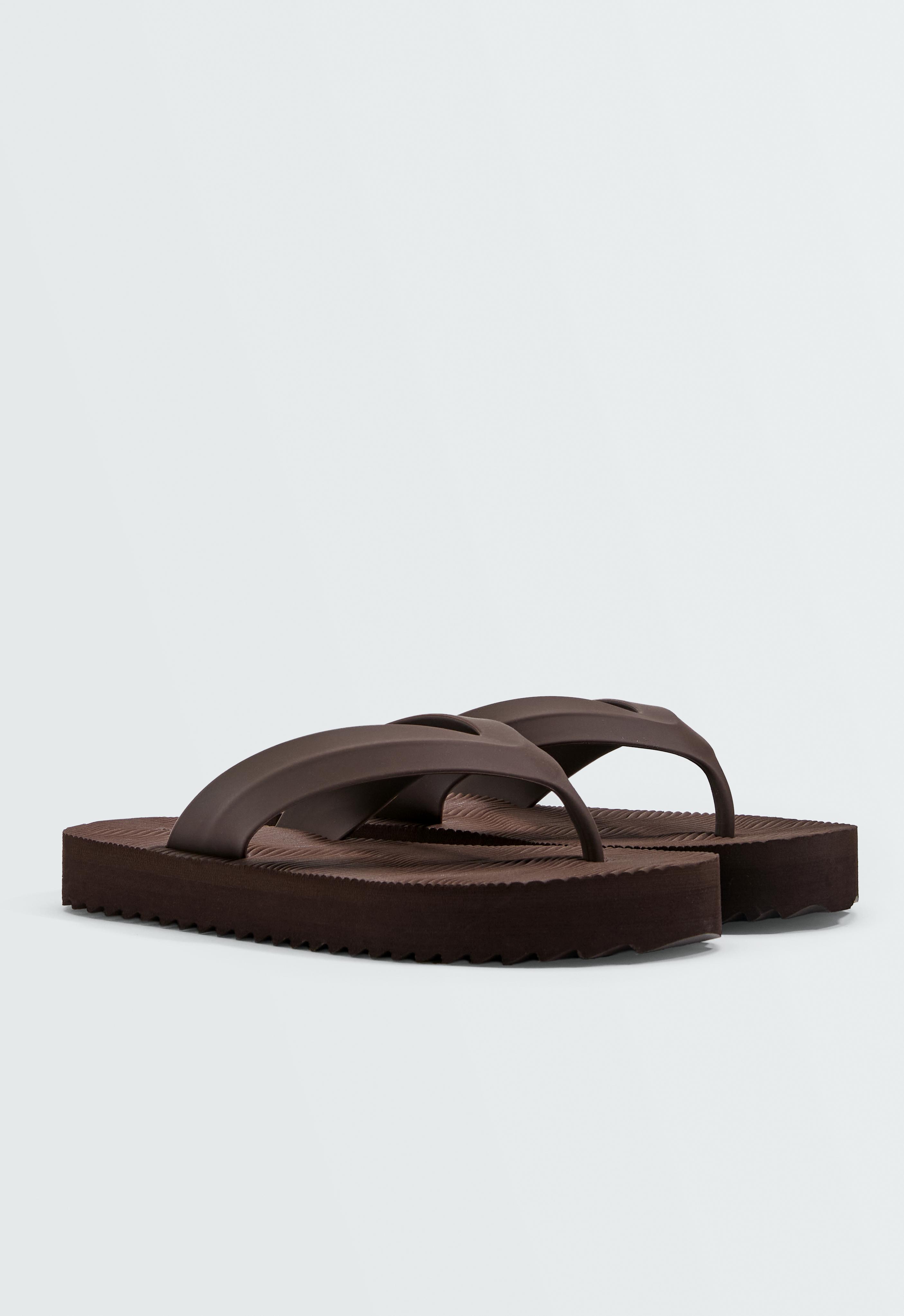 Textured platform beach sandals — BROWN