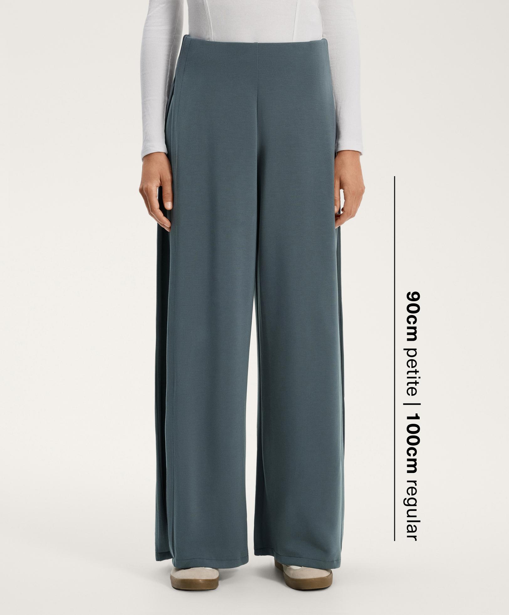 Yanları pilili, yumuşak dokunuşlu modal wide leg pantolon Yanları pilili, yumuşak dokunuşlu modal wide leg pantolon