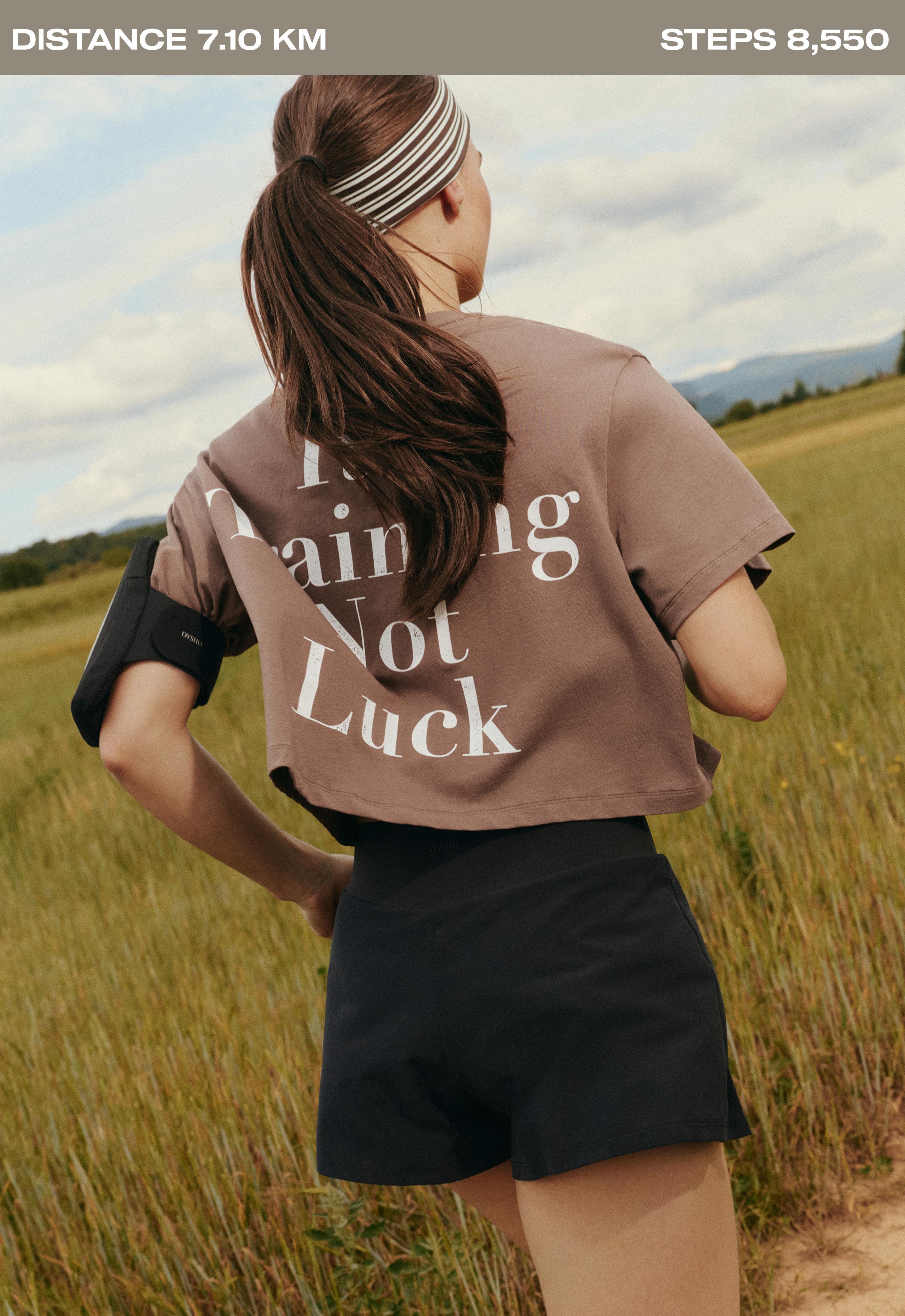 Boxy cropped cotton blend slogan T-shirt — BROWN