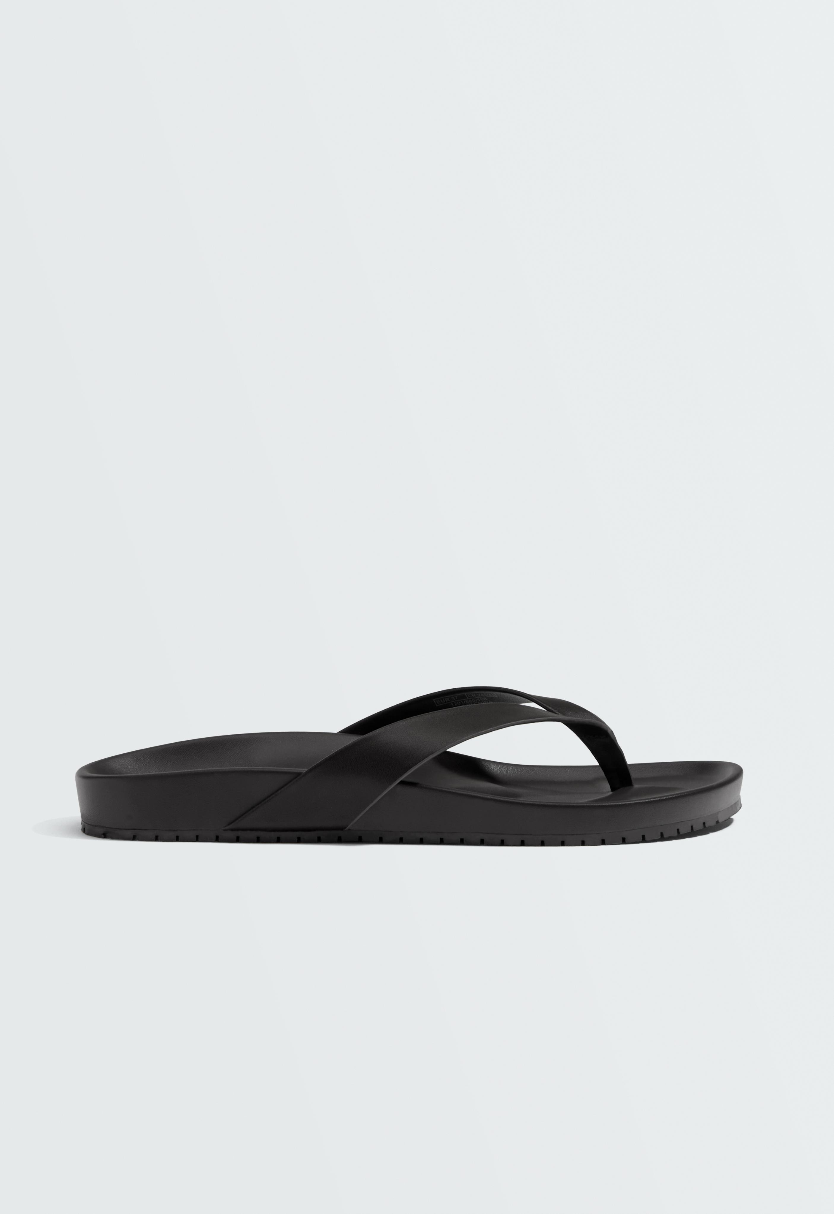 Strappy flat sandal — BLACK
