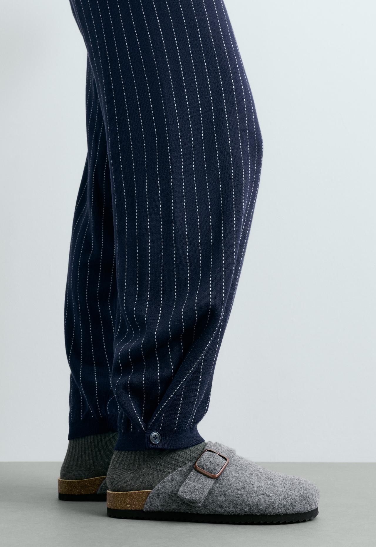 Balloon knit pinstripe trousers — NAVY BLUE