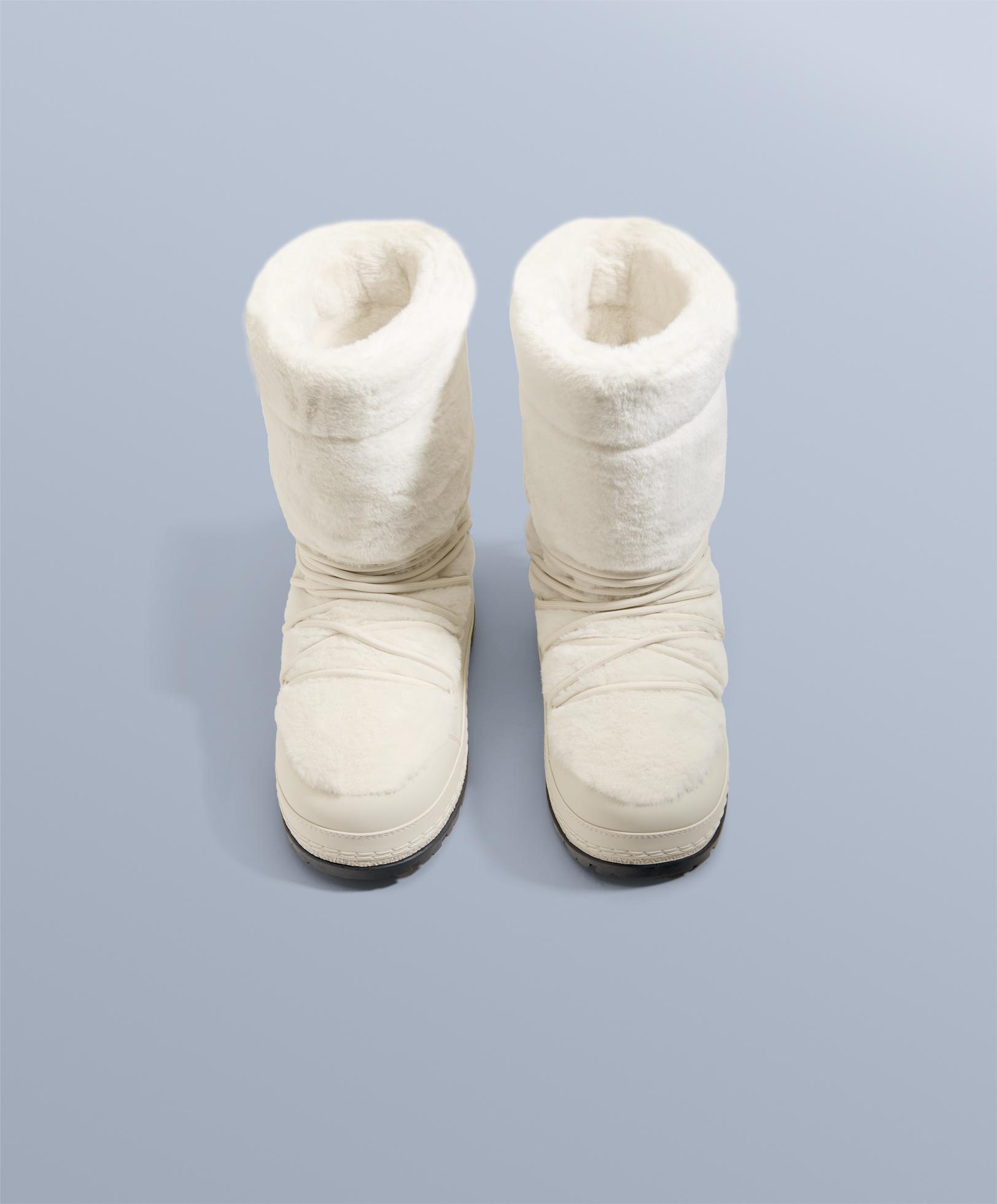 بوت تقني بأربطة وفرو